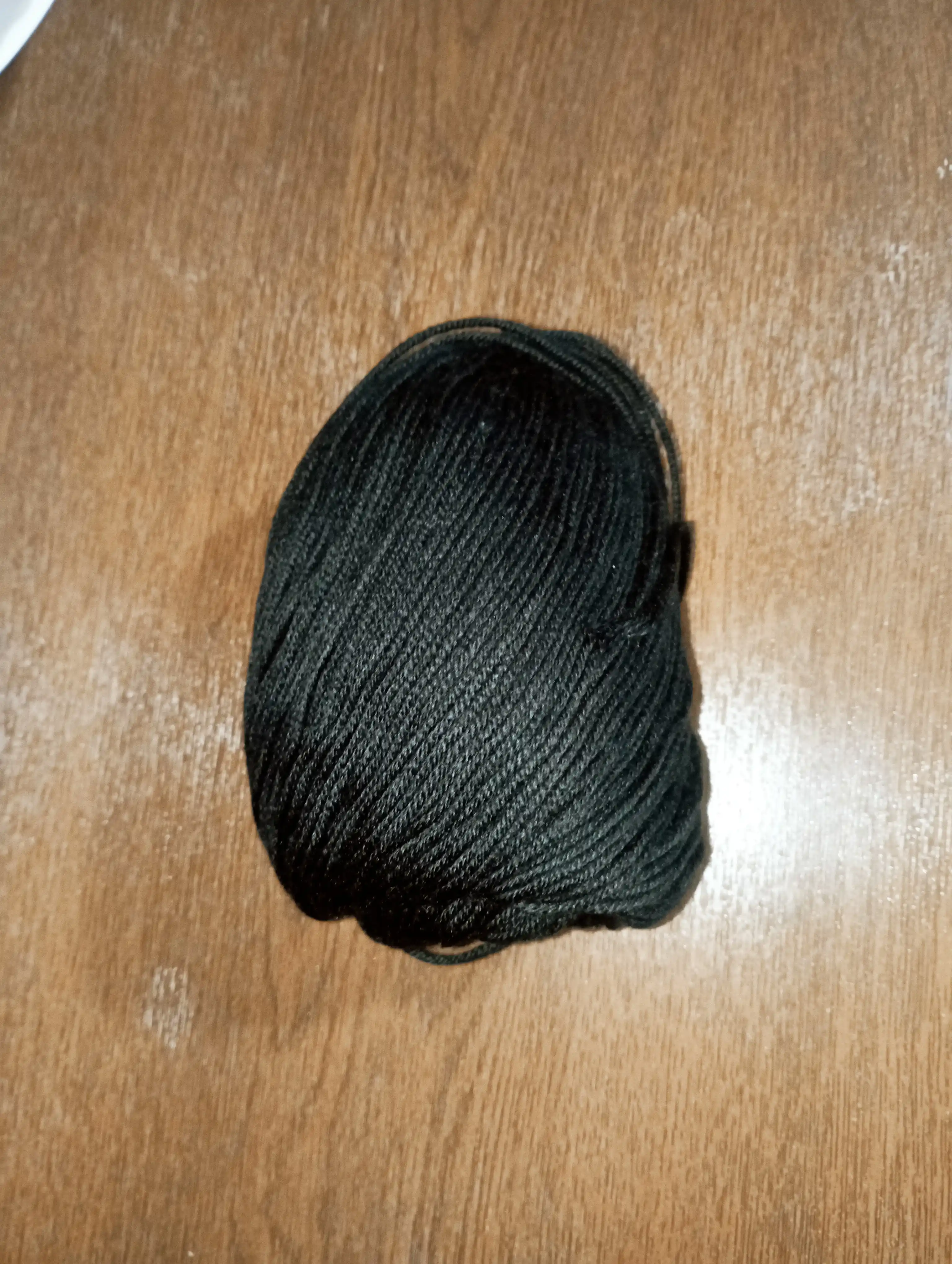 Lamponi to‘qish uchun ip. 100% akril, 50 gr, 1 dona