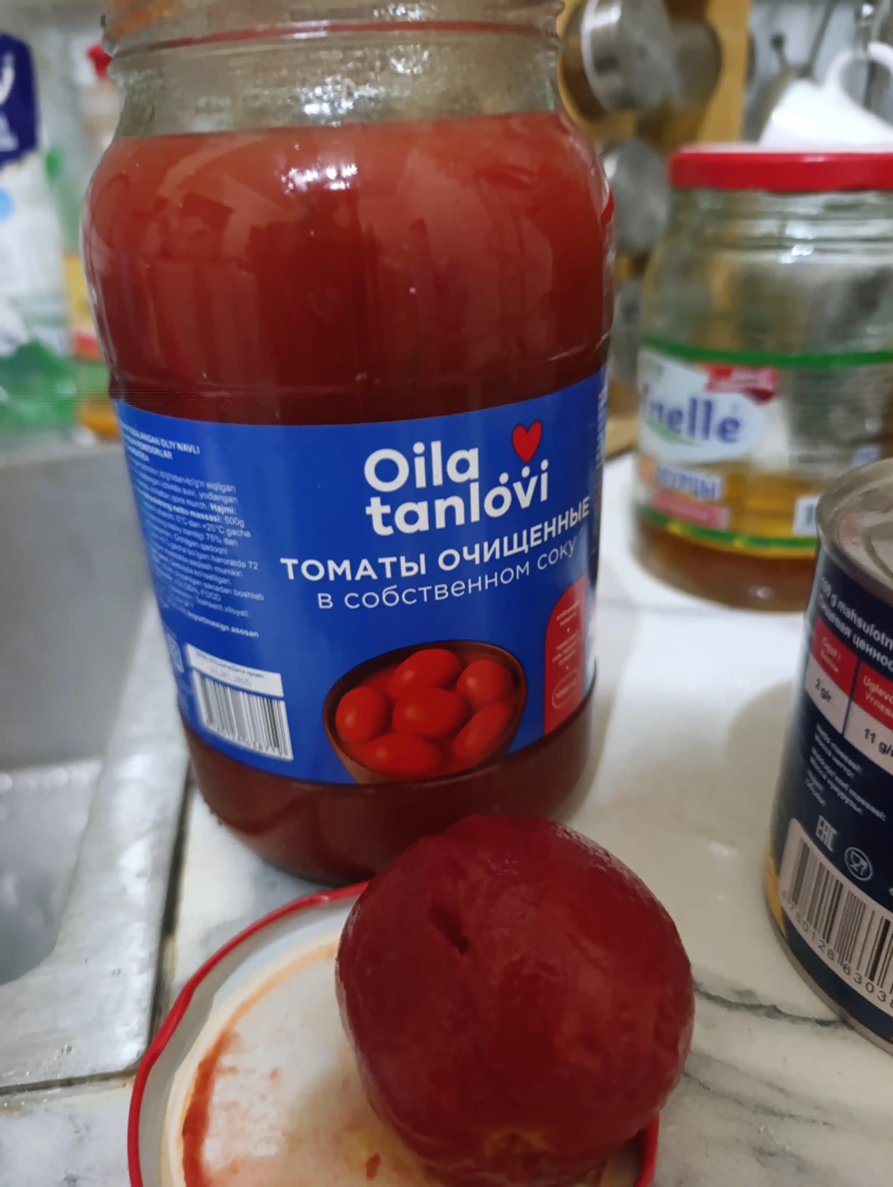 Pomidor sharbatidagi po'stidan tozalangan pomidorlar Oila Tanlovi, 1000 ml