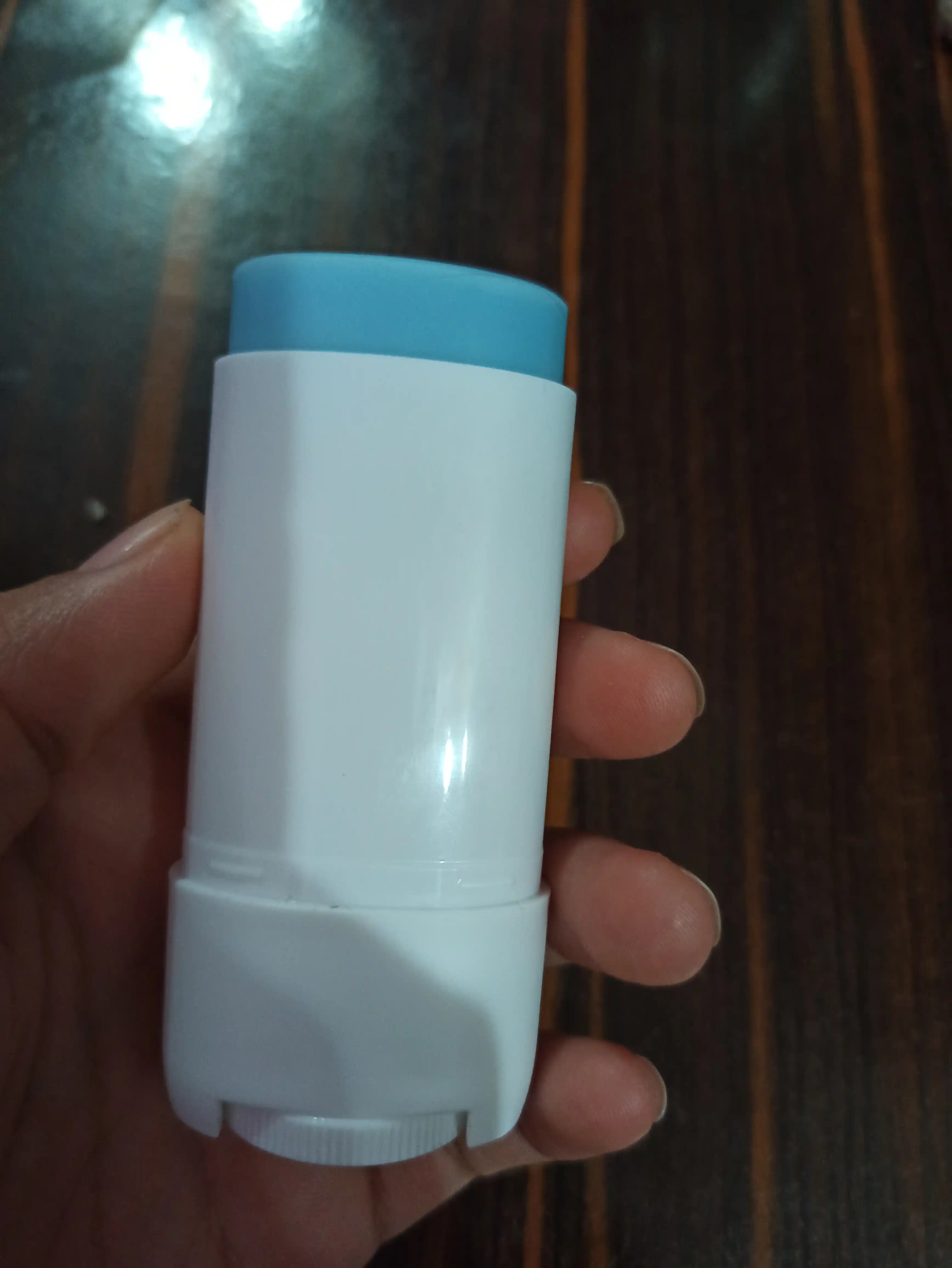 Quyoshdan himoya qiluvchi stik Skin1004 Madagascar centella hyalu-cica sun stick