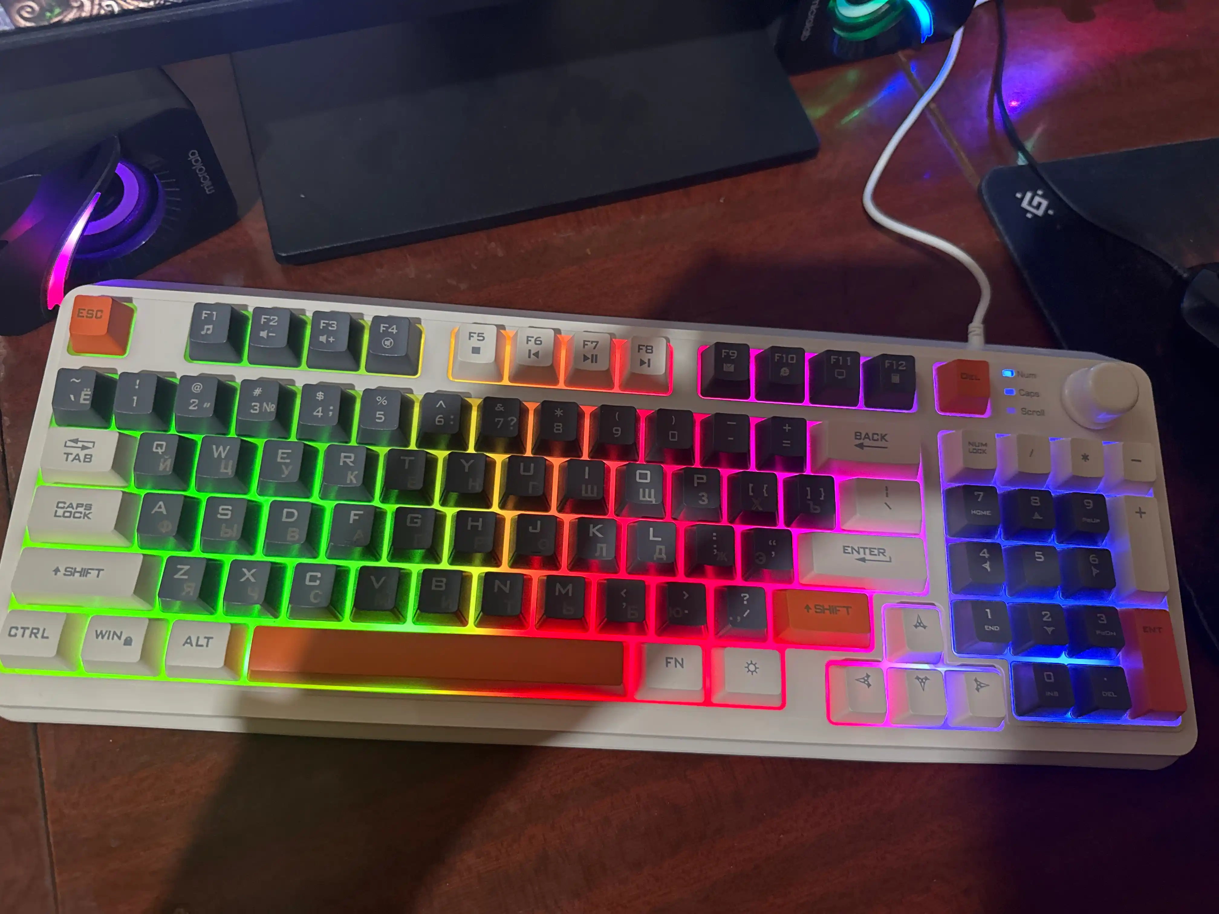 O'yin klaviaturasi simli K82, 98 tugmali, RGB yoritgichli