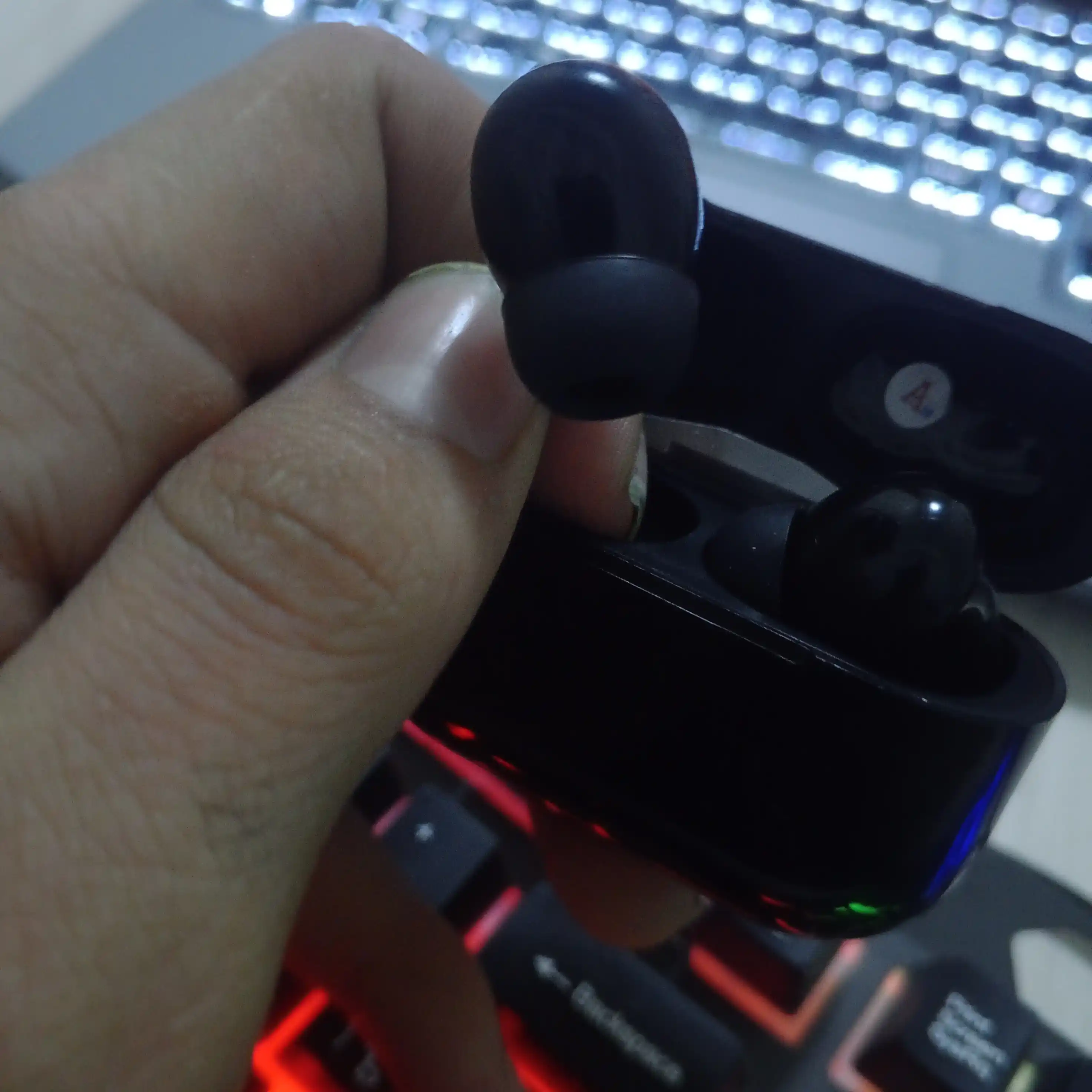 Pods Pro 2 и Pro 4 – беспроводные Bluetooth наушники, с микрофоном, Type-C белый