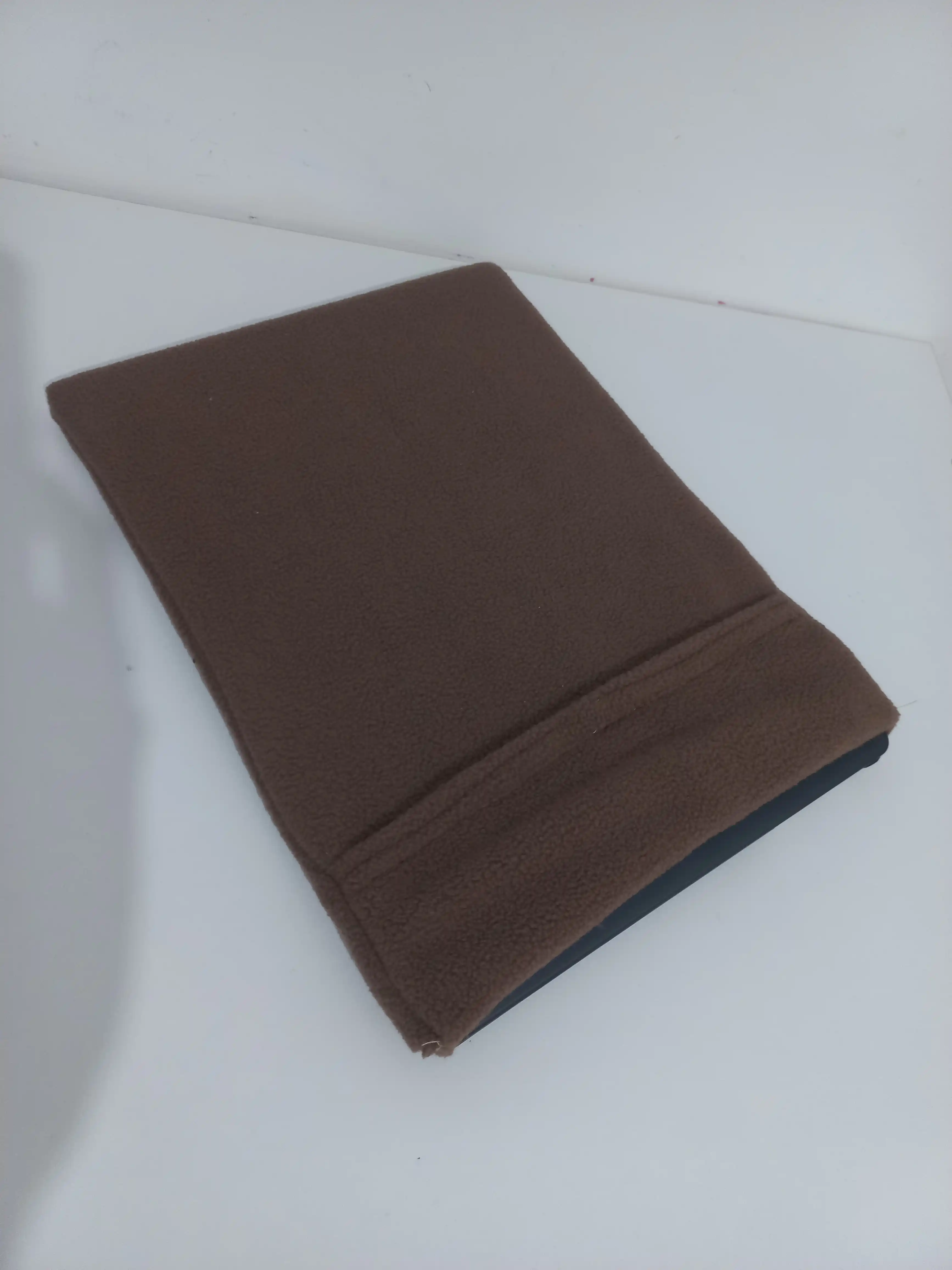 MacBook va boshqa noutbuklar uchun ishonchli rezinkali g‘ilof