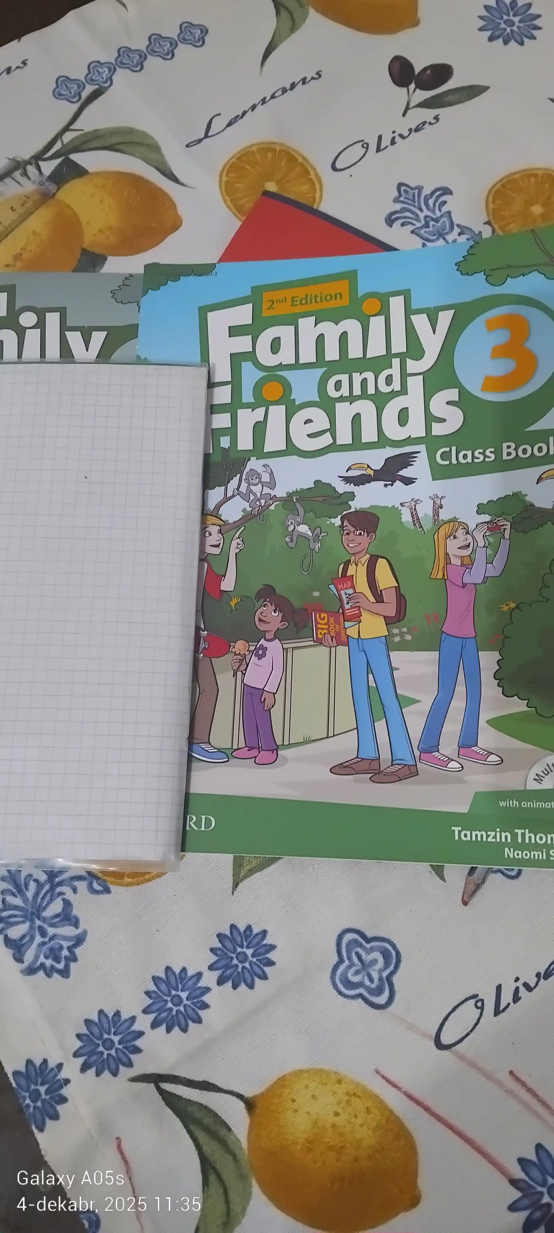 Familiy and Friends 1, 2, 3, 4, 5, Class Book va Workbook;Naomi Simmons