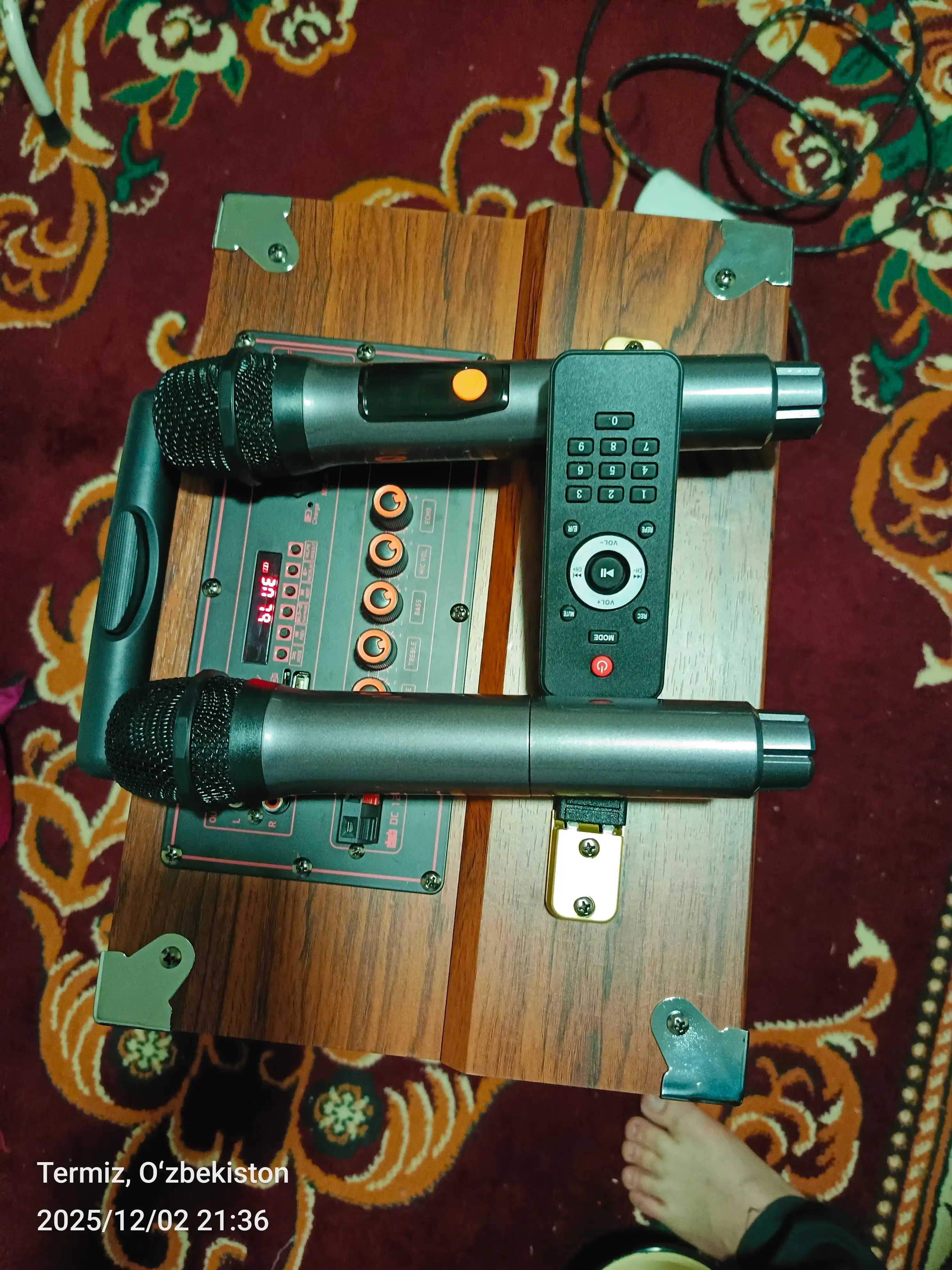 Караоке колонка B-Q12, 50 Вт, Bluetooth, с микрофоном, на колёсиках