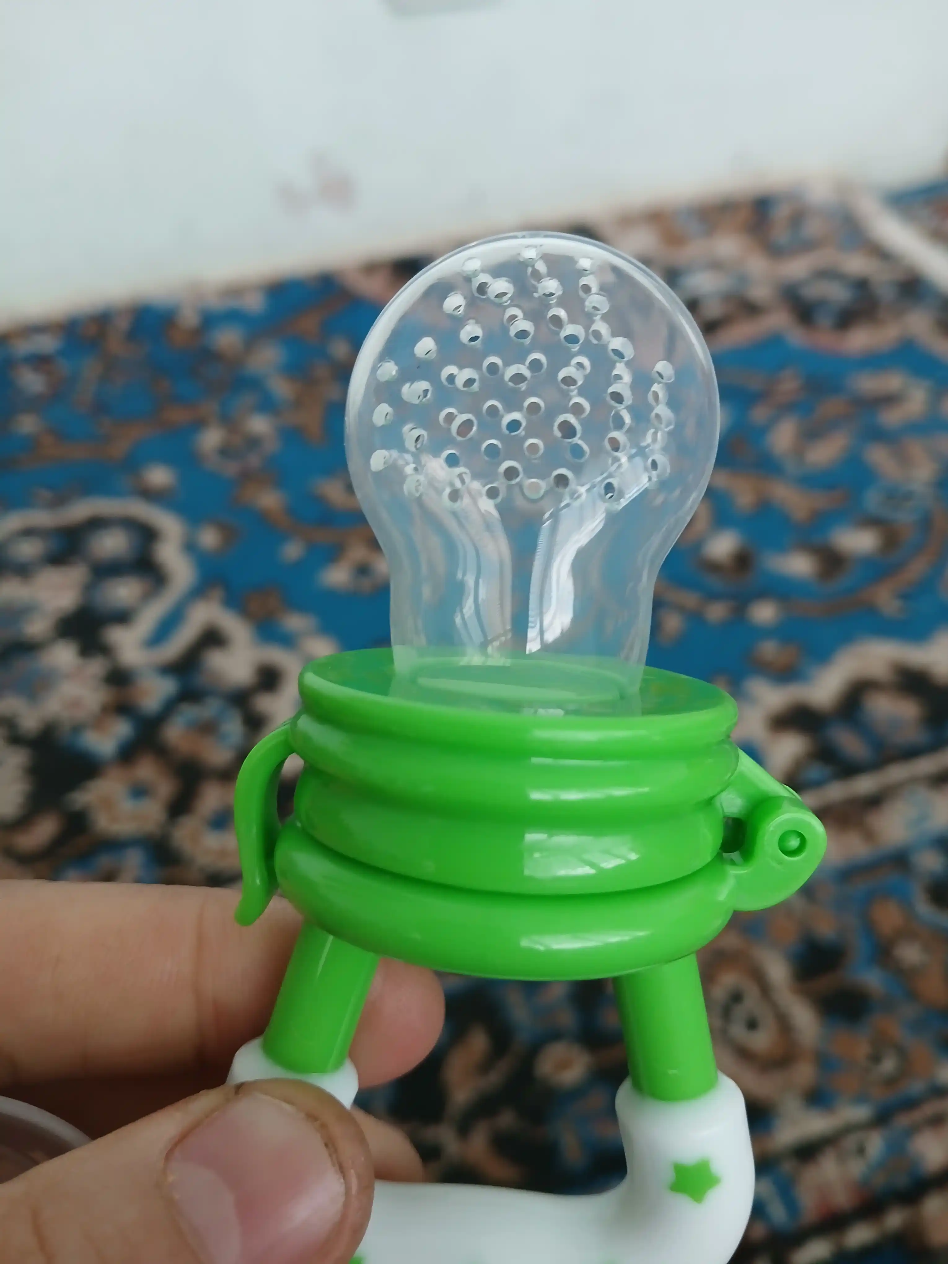 Nibler, bolalarni meva bilan o'ziqlantirish uchun so'rgich
