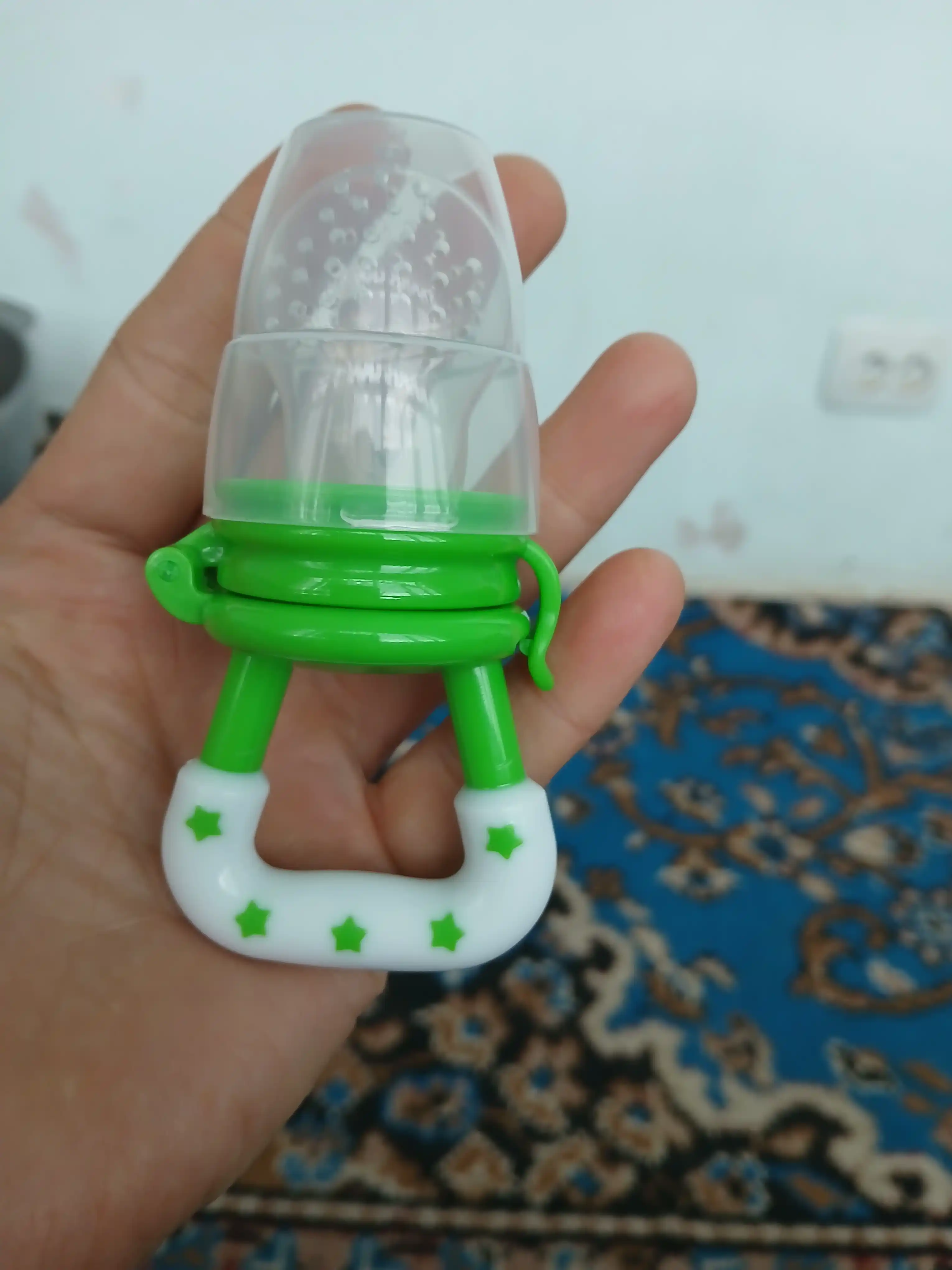 Nibler, bolalarni meva bilan o'ziqlantirish uchun so'rgich