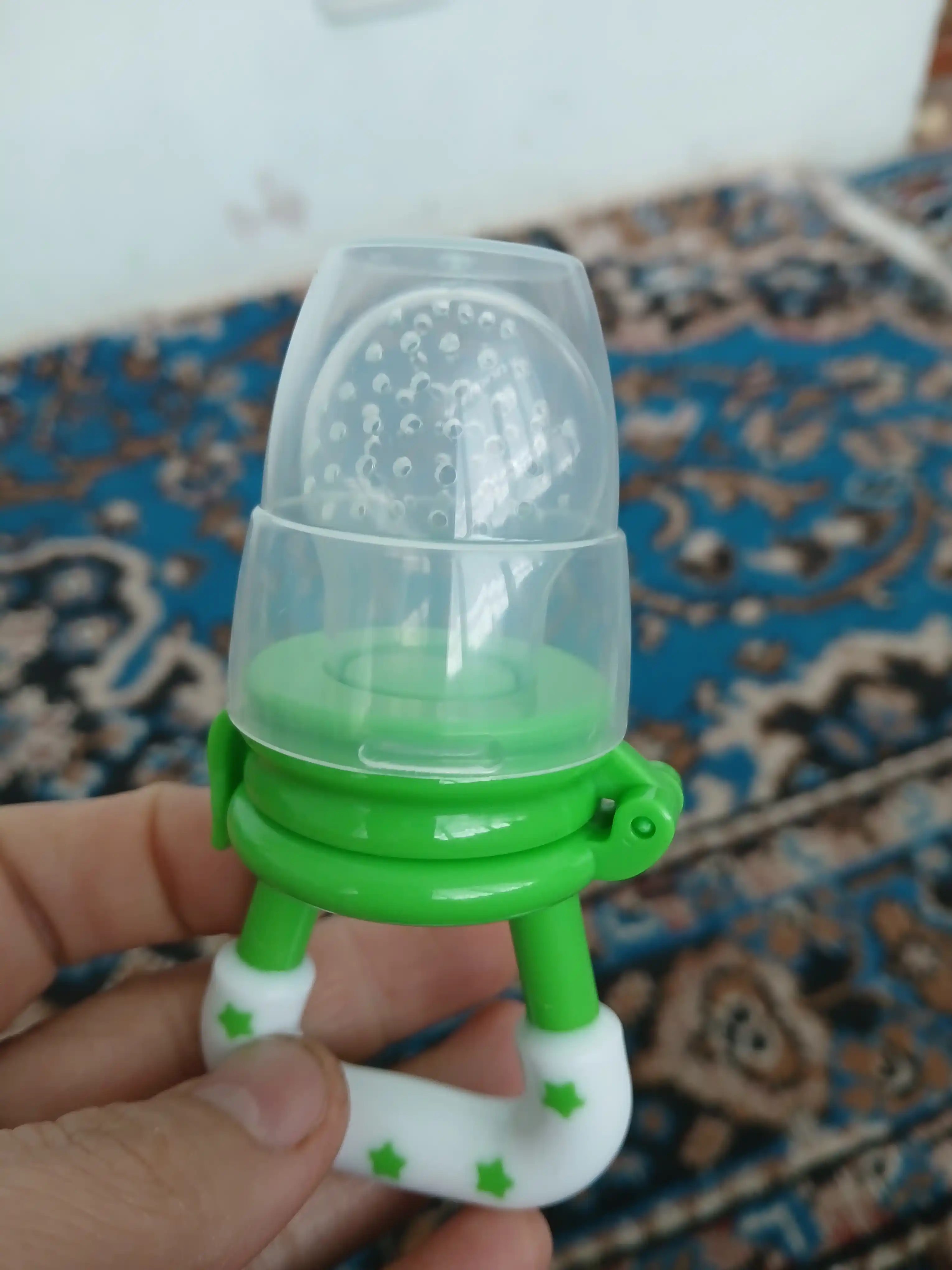 Nibler, bolalarni meva bilan o'ziqlantirish uchun so'rgich