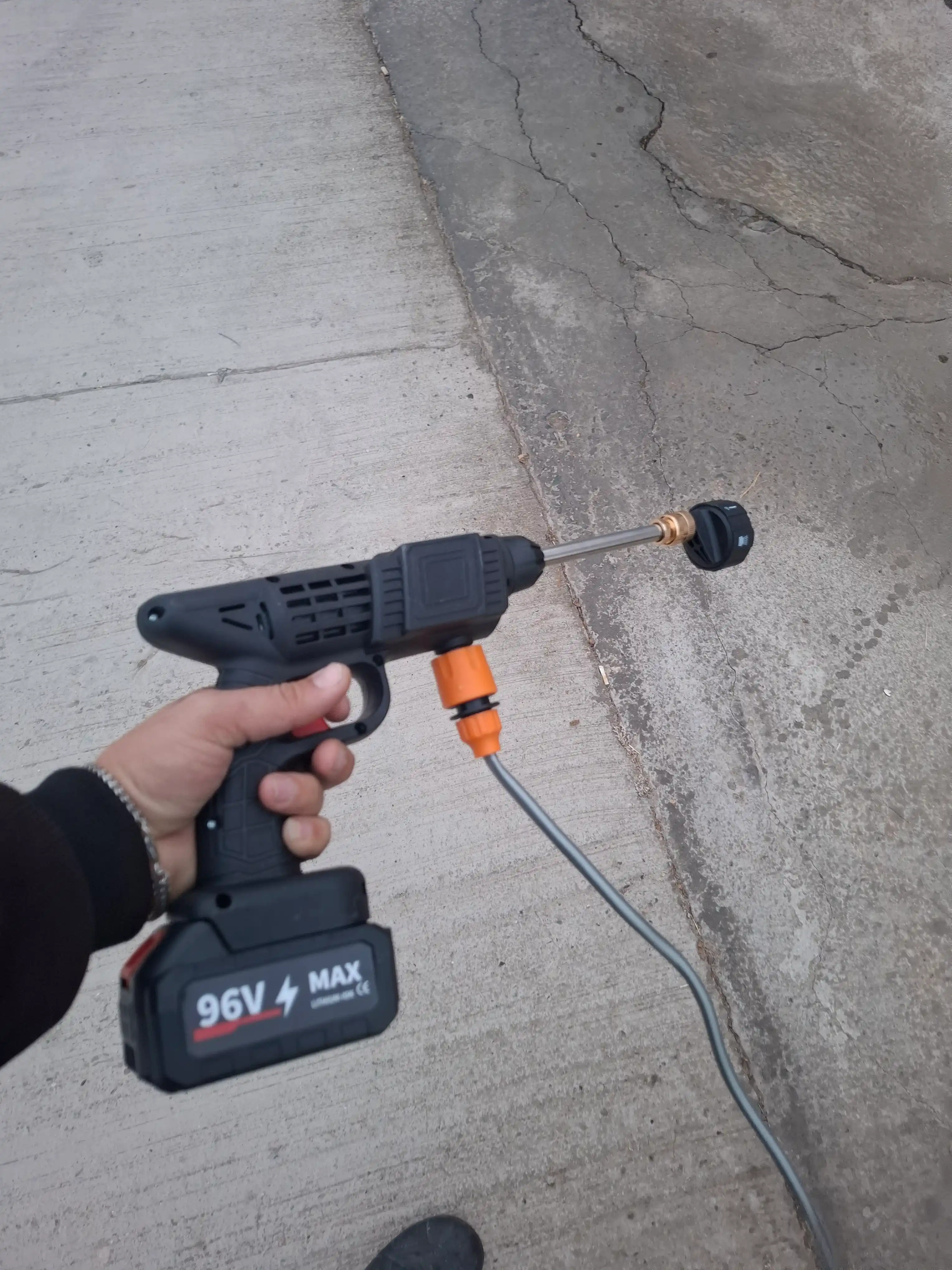Simsiz mini avtomobil yuvish moslamasi, uy sharoitida