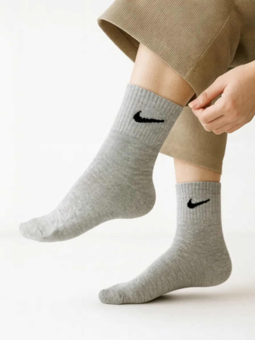 Nike sport uniseks paypoqlar to‘plami 5 juft, o‘lchamlari 41-47