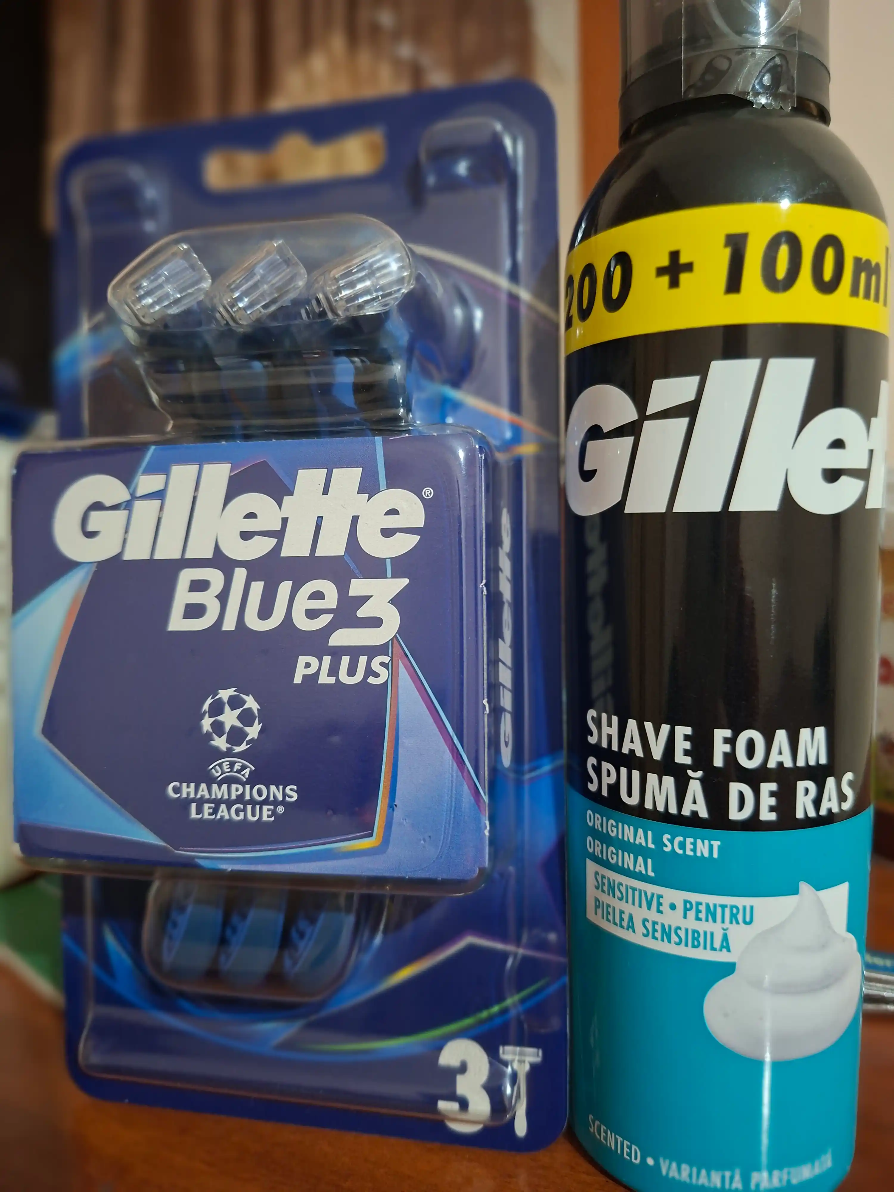 Пена для бритья Gillette Sensitive, для чувствительной кожи, дополнительная защита, 200+100 мл