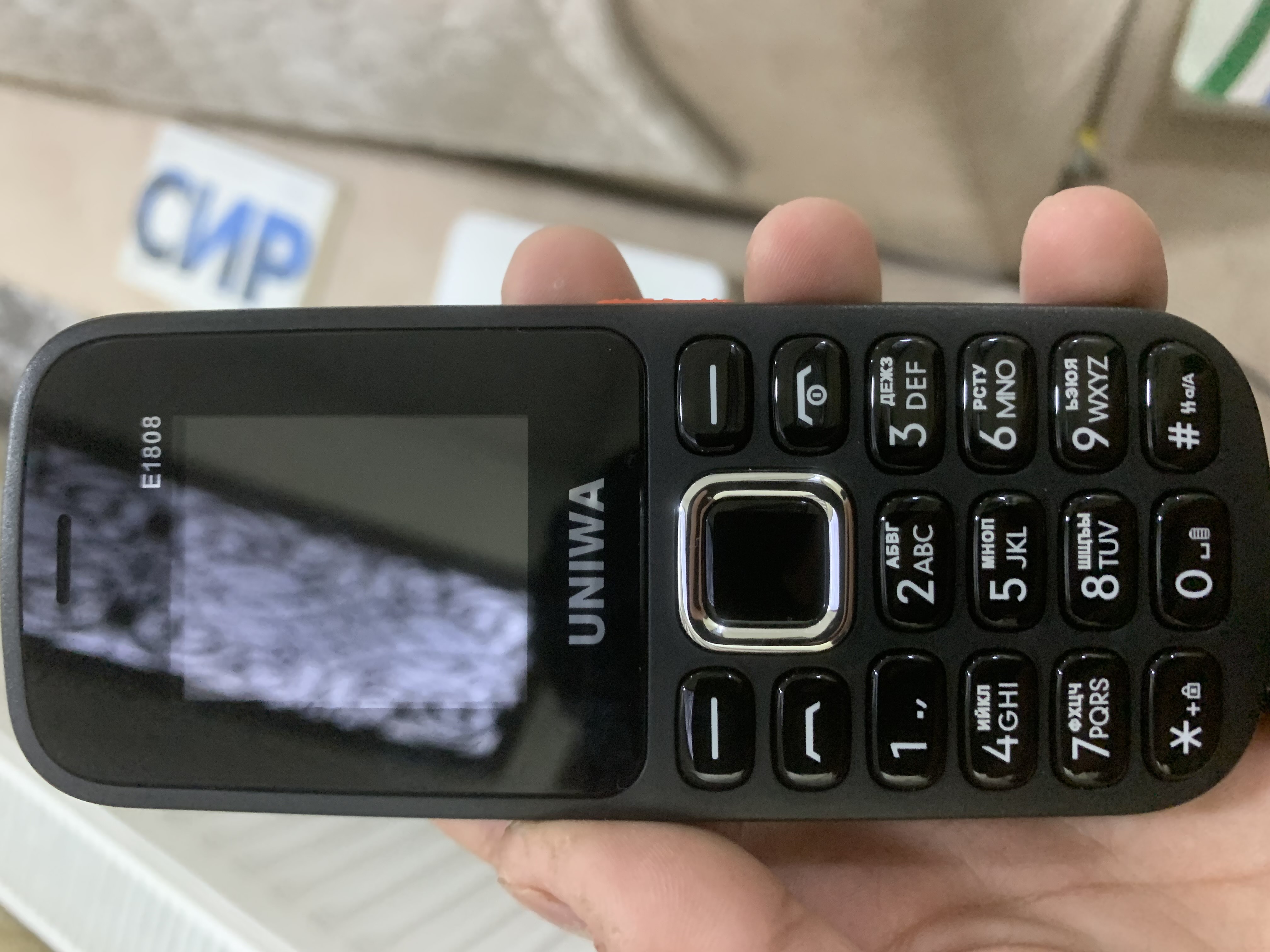 UNIWA E1808 tugmali telefoni, IMEI ro‘yxatdan o‘tkazilgan, kamera bor, batareya quvvati 800 mA/soat, quvvatlash imkoniyati mavjud