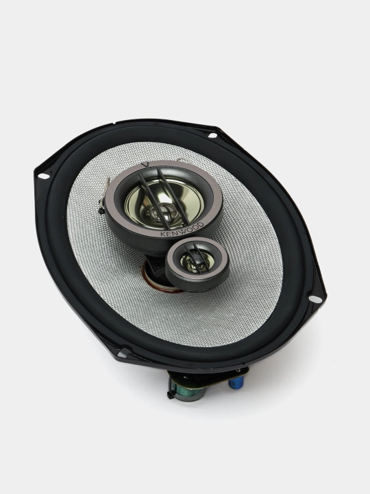 2 колонки Kenwood 718, звук чистый, усилитель не нужен, он очень мощный
