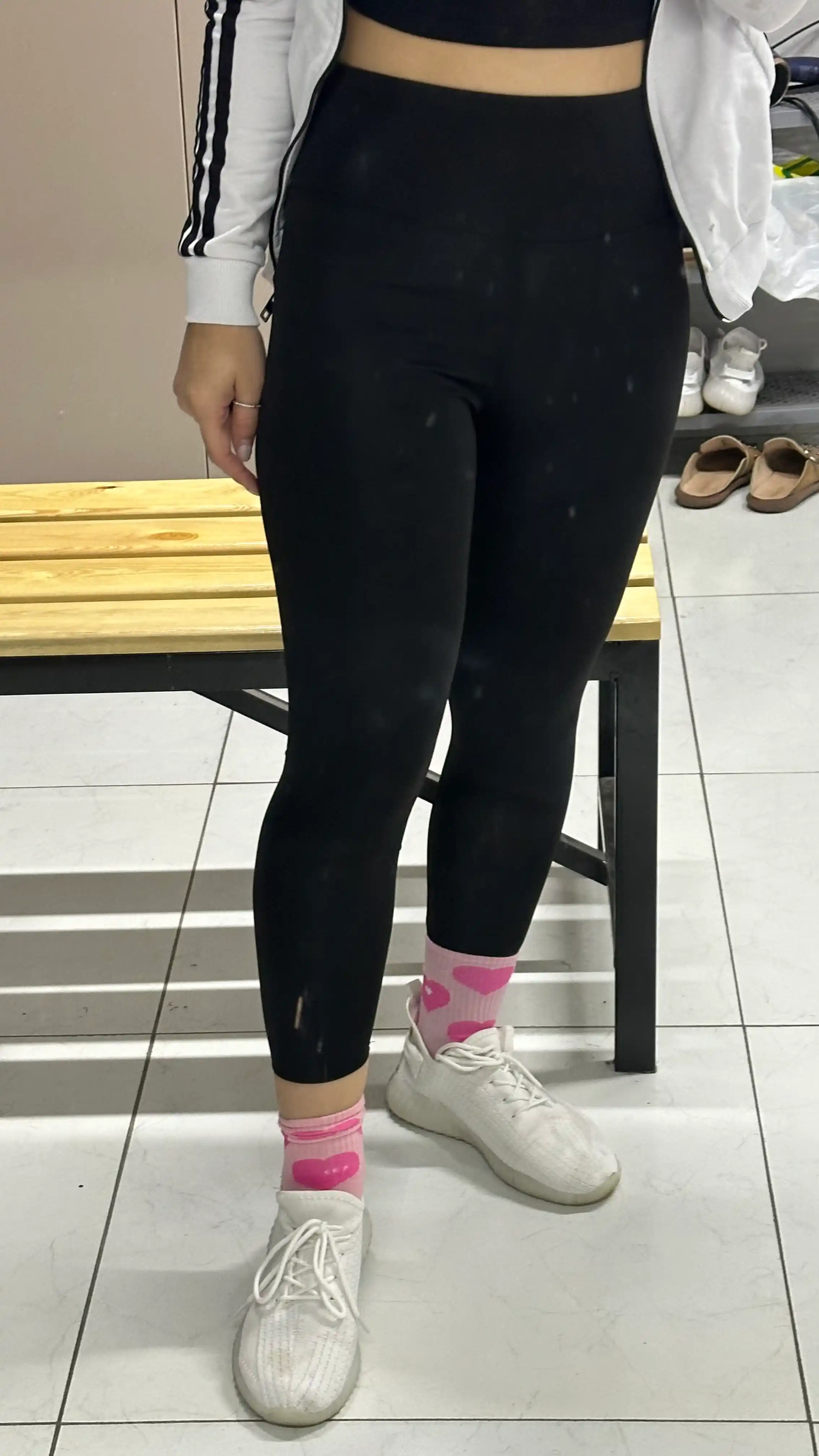 Sport legginslari, ayollar sport kiyimlari, fitnes uchun legginslar