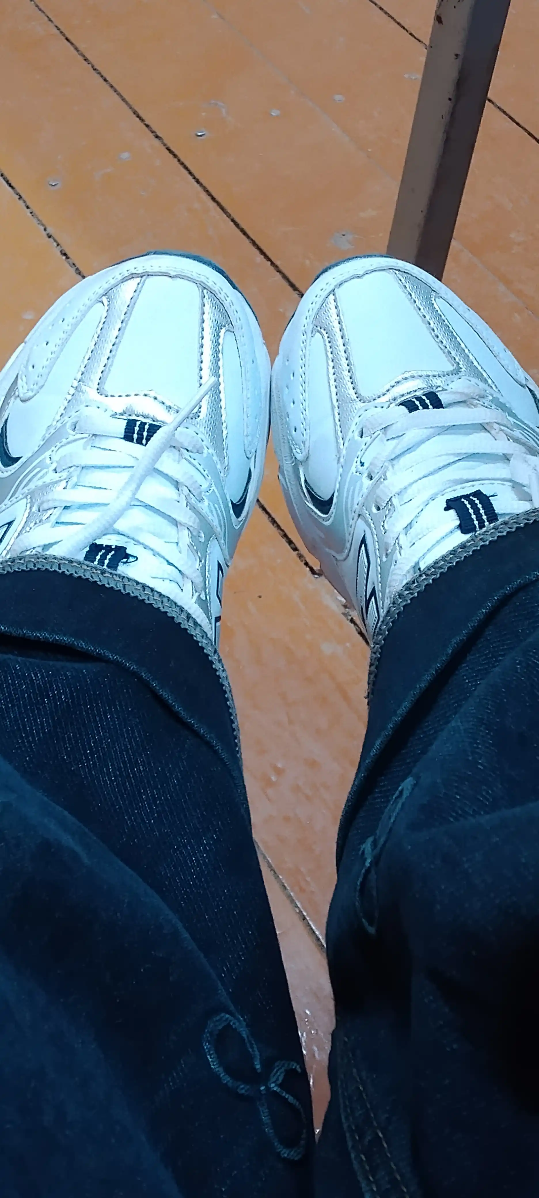 Женские кроссовки NB530