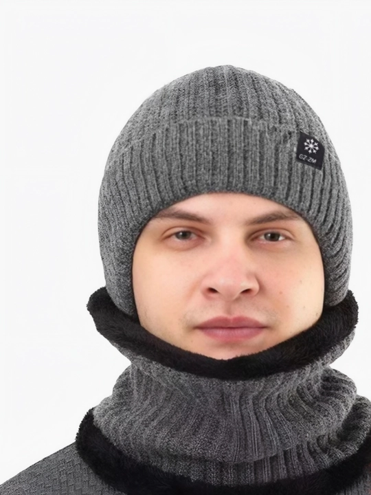 Удобная зимняя шапка - тёплая, мягкая и в универсальных цветах - 