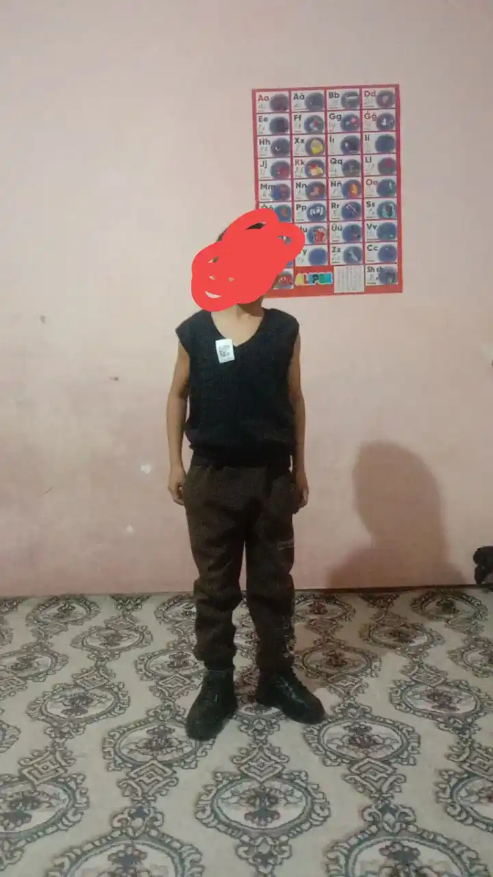 O‘g‘il bola, maktab va uy uchun Chaste yengsiz ko‘ylagi