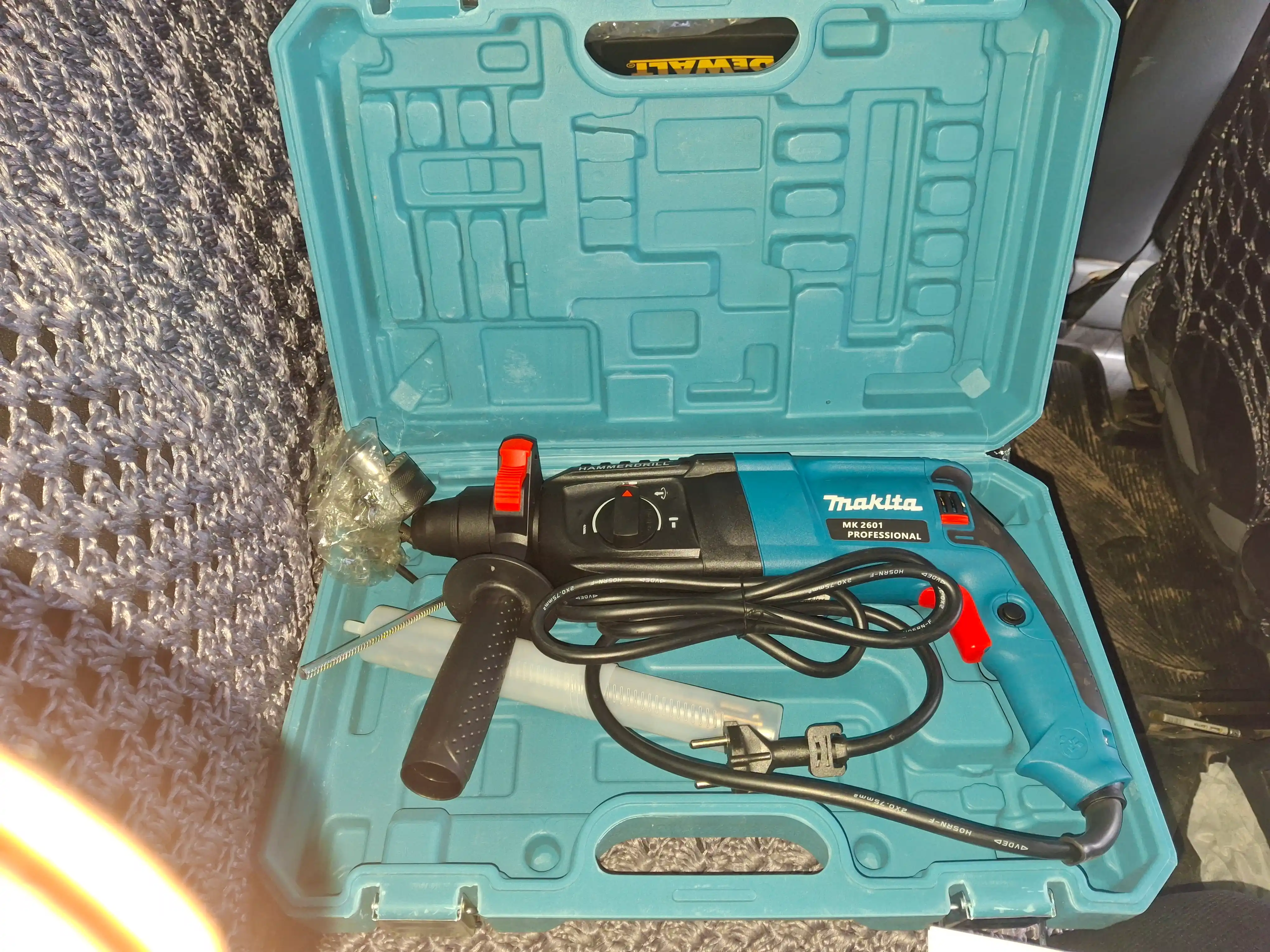 Perforator SDS PLUS, 26 mm, 800 Vt, 900 aylanish/min, 5 bur to'plamda