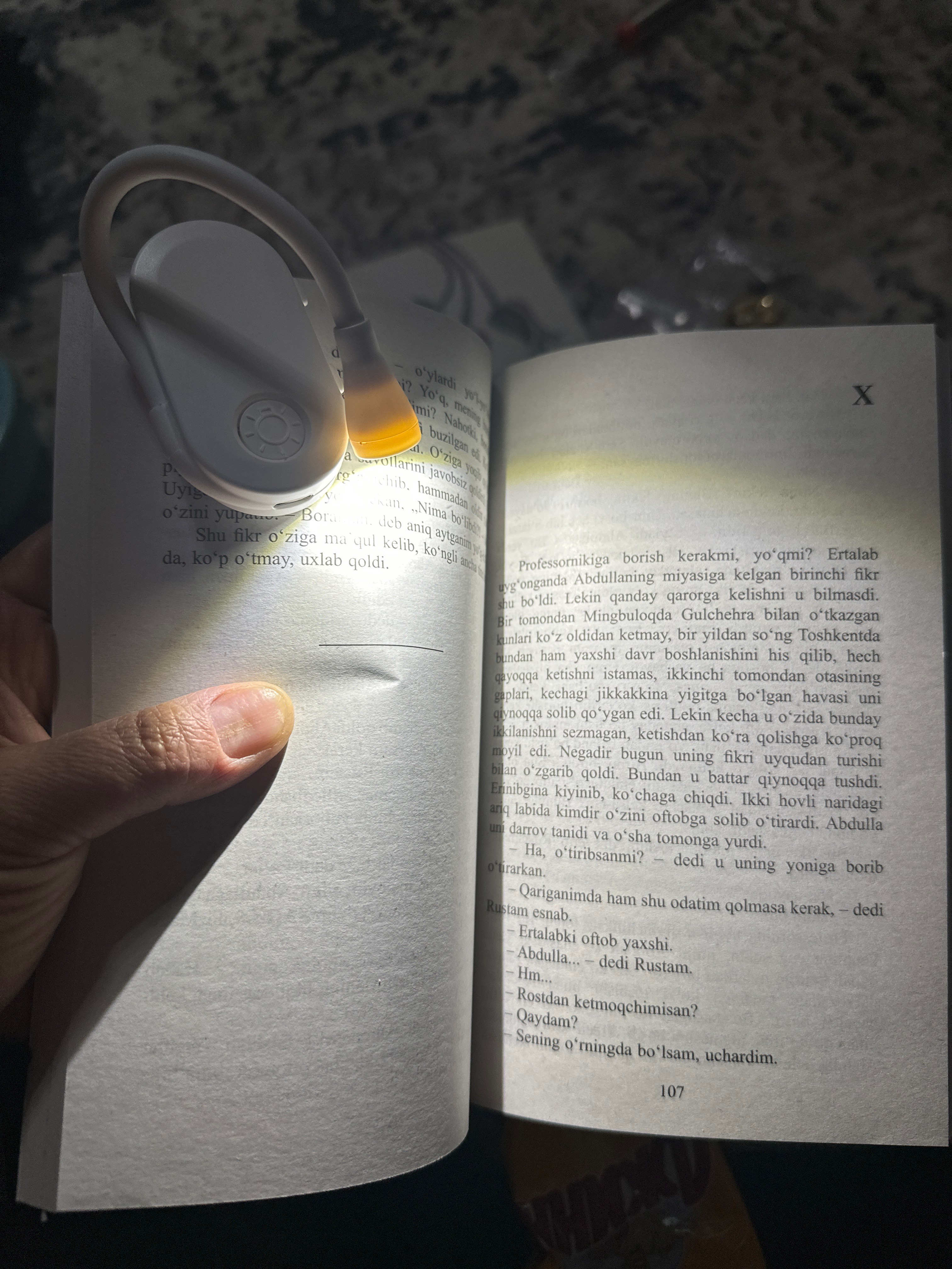 Ushlagich bilan mini o'qish lampasi, kitob o'qish uchun svetilnik