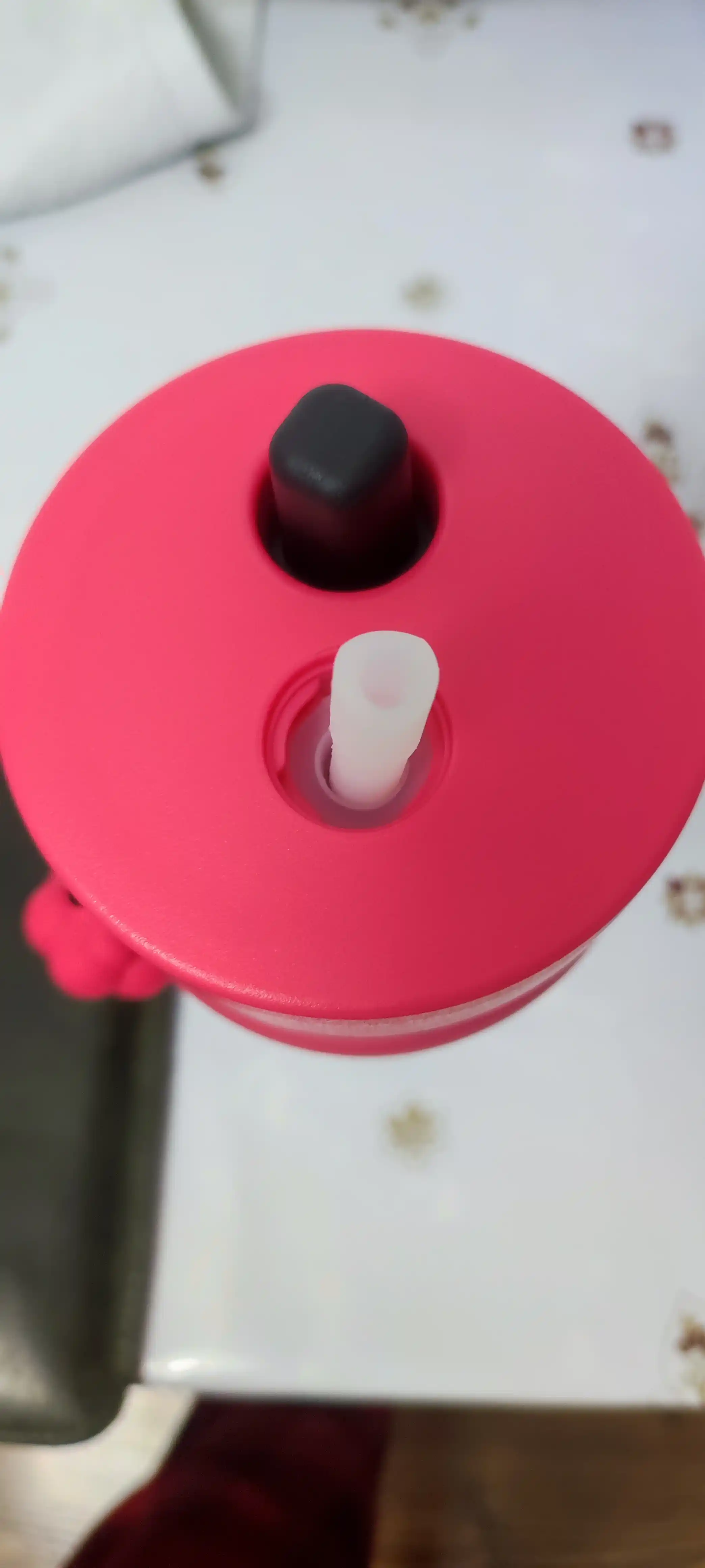 Plastik butilka naycha bilan — 950 ml, issiqqa chidamli, sport va sayohat uchun