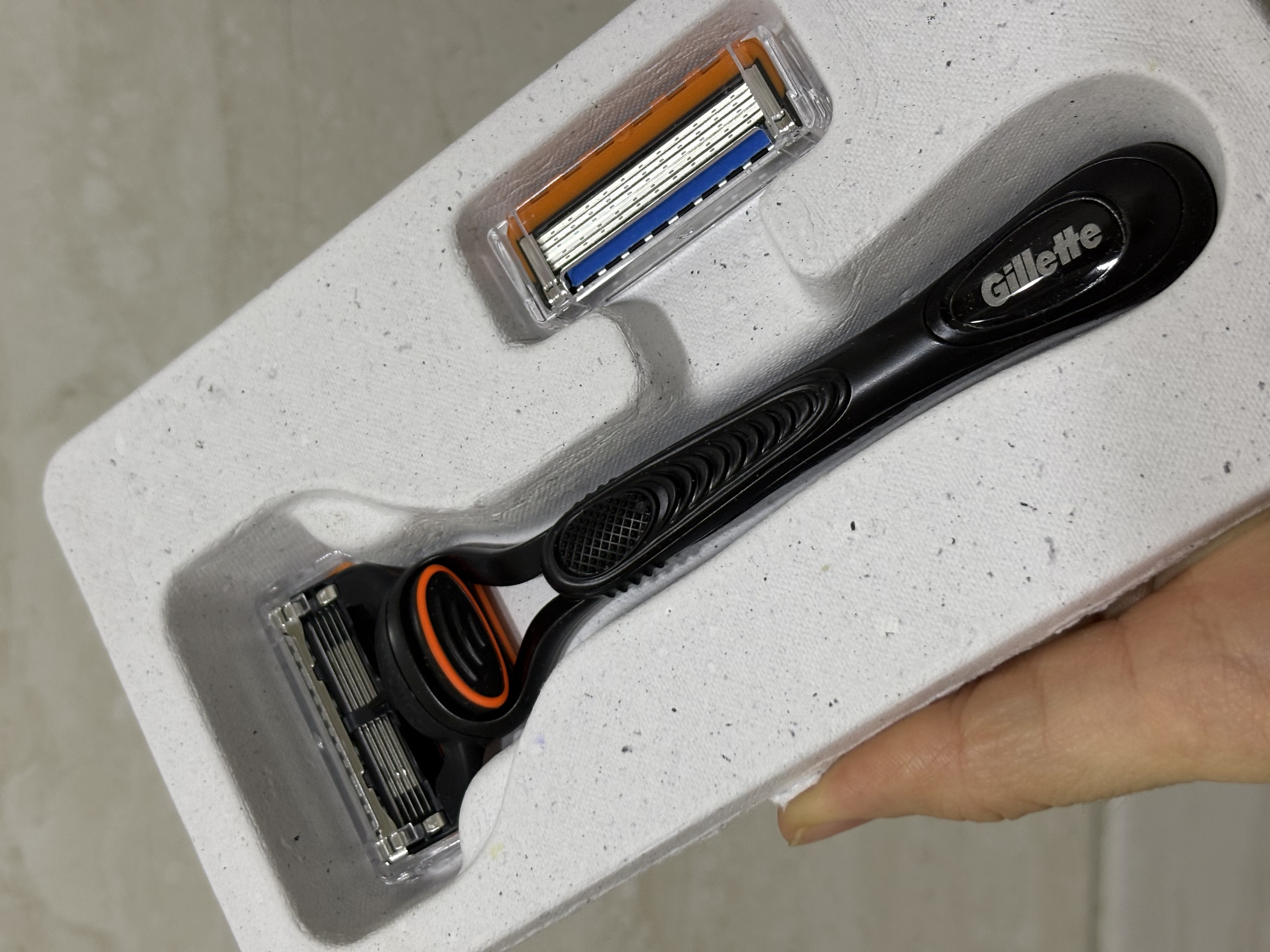 Gillette Fusion5 бритва c точным триммером для труднодоступных мест, 5 лезвий, + 2 кассеты
