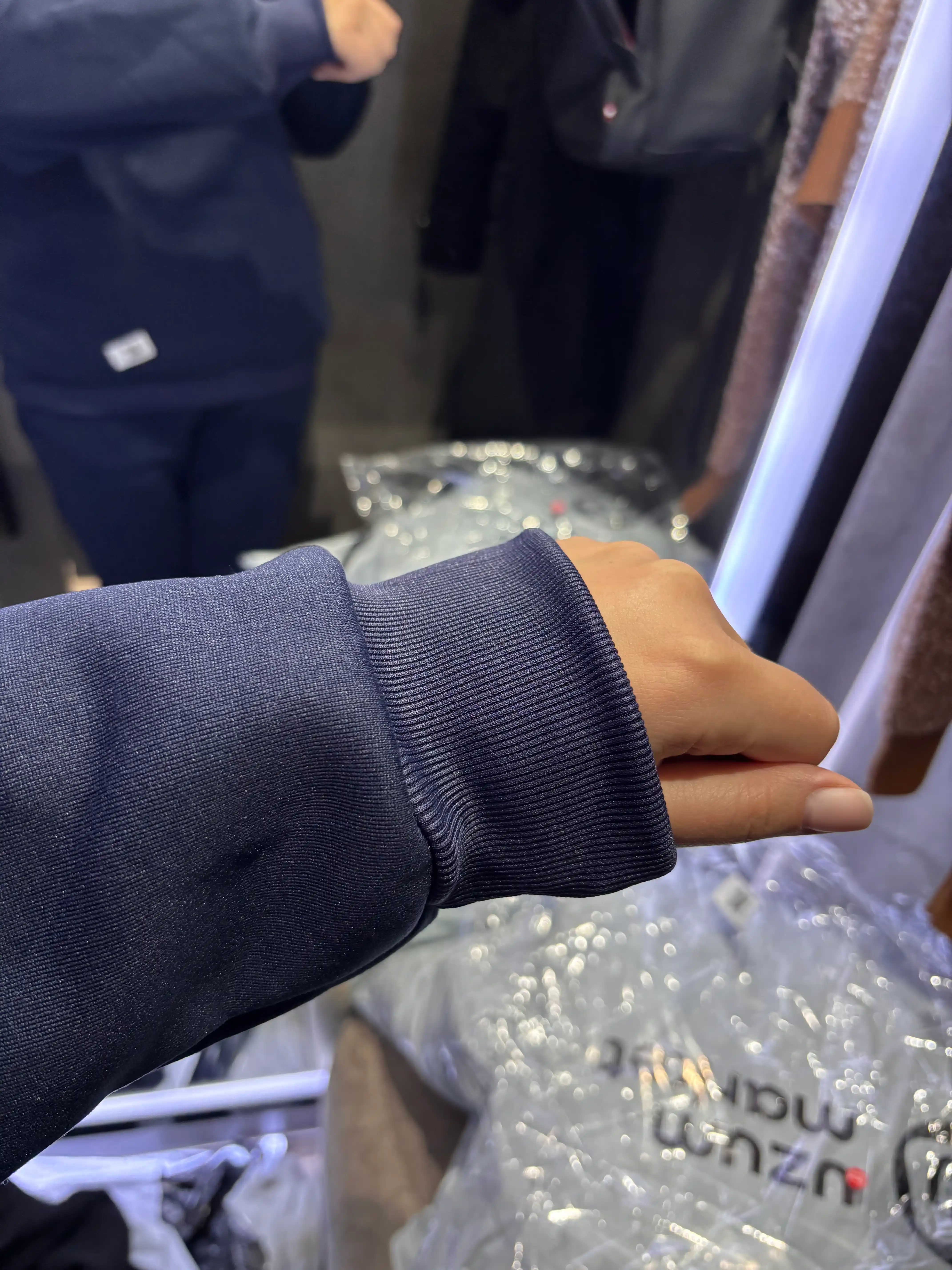 Yüng'irli, astarli, katta o'lchamli qishki sport kostyumi