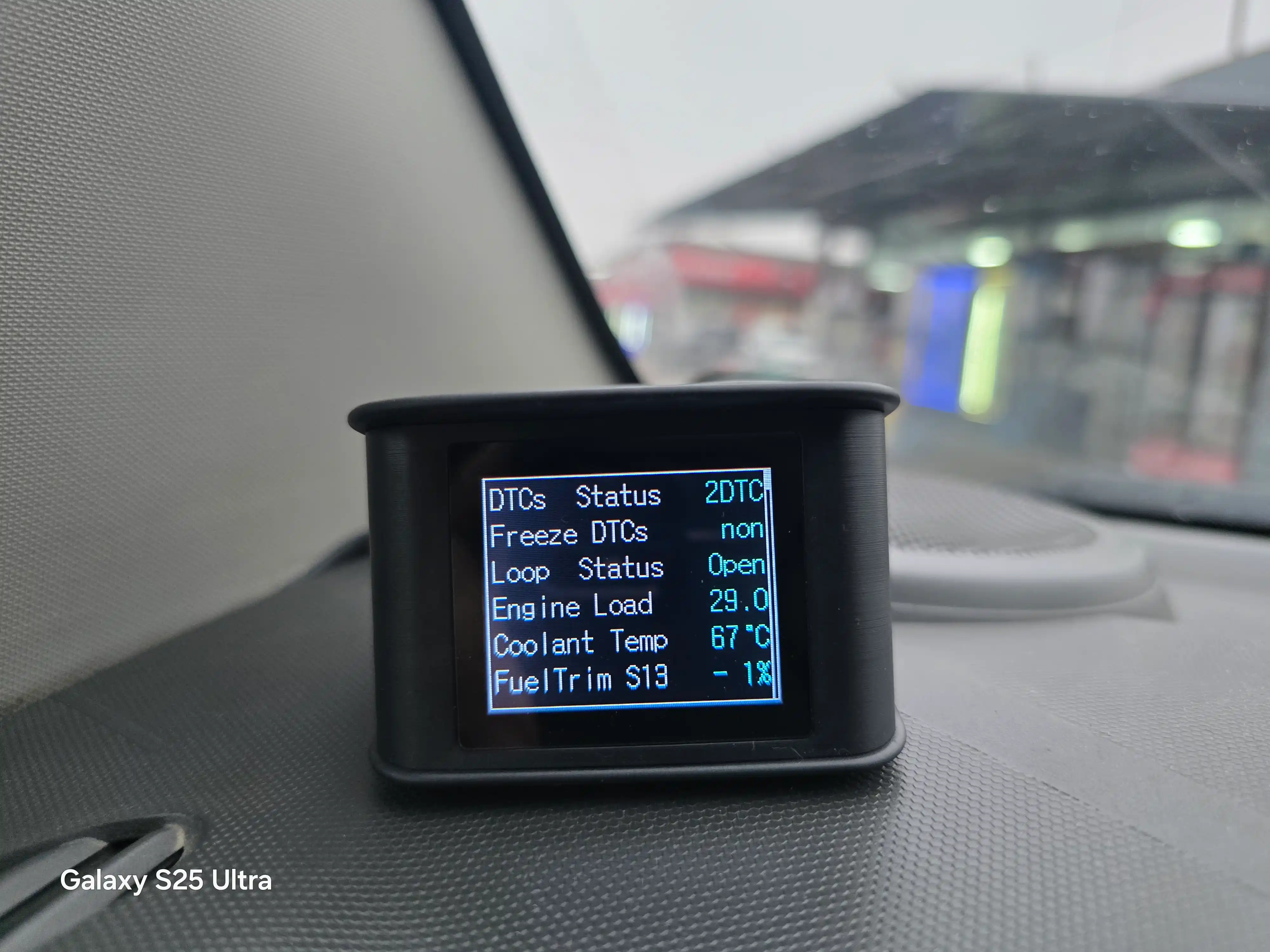 Universal OBD2 skaneri P10 ekranli, tezlik o'lchagich, harorat o'lchagich, bort kompyuteri