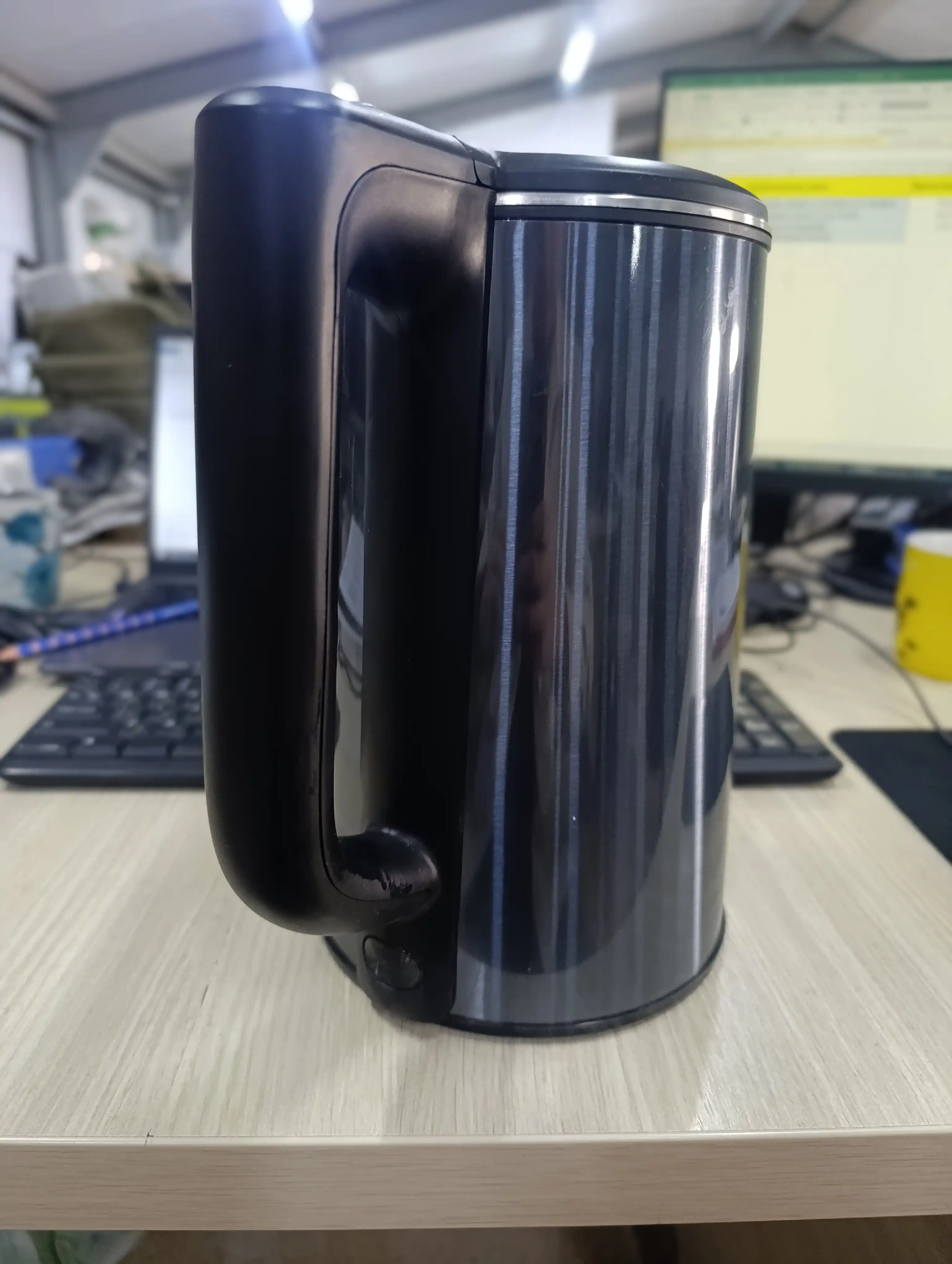 Elektr choynak BQ KT2026S,uch qatlamli korpus, 2200 Vt, 1,8 litr