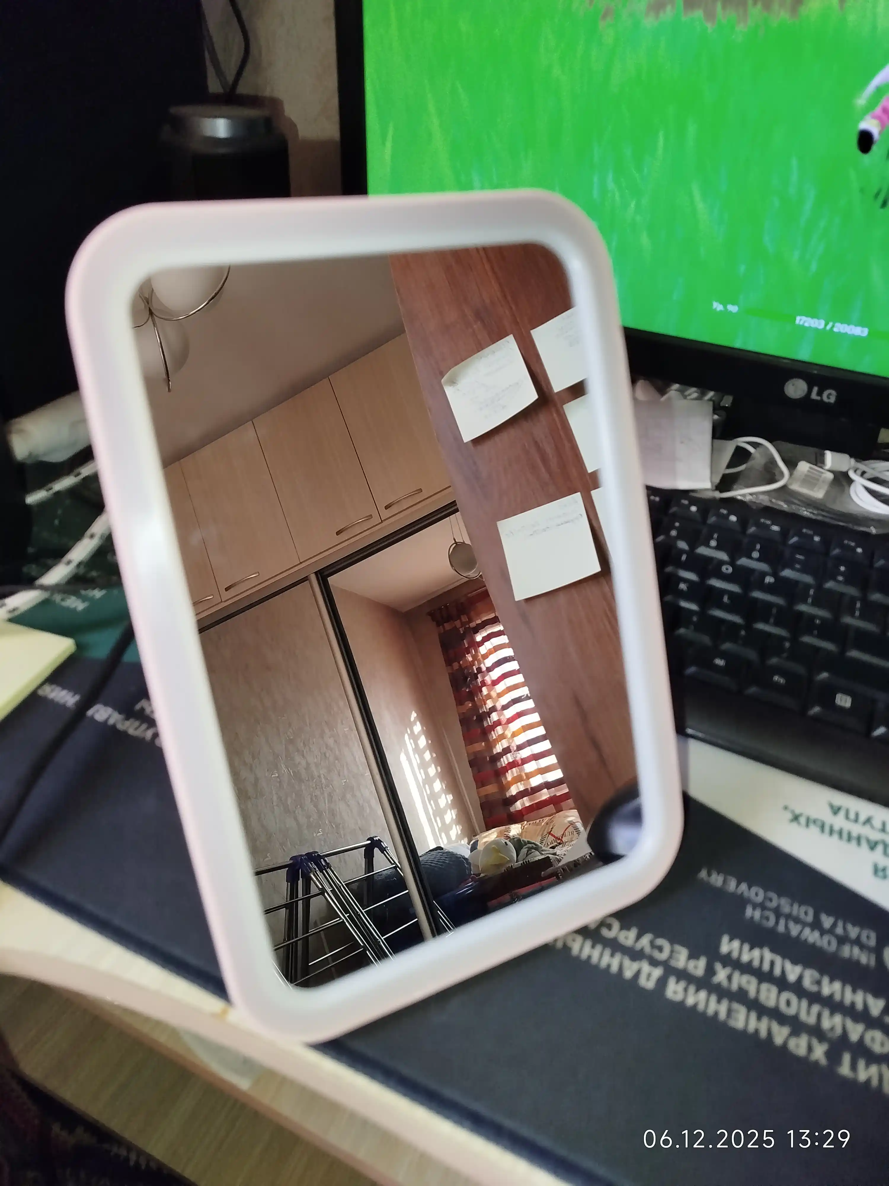 Yoritgichli kosmetik oyna, stol uchun, bo'yanish uchun, USB zaryadlash bilan