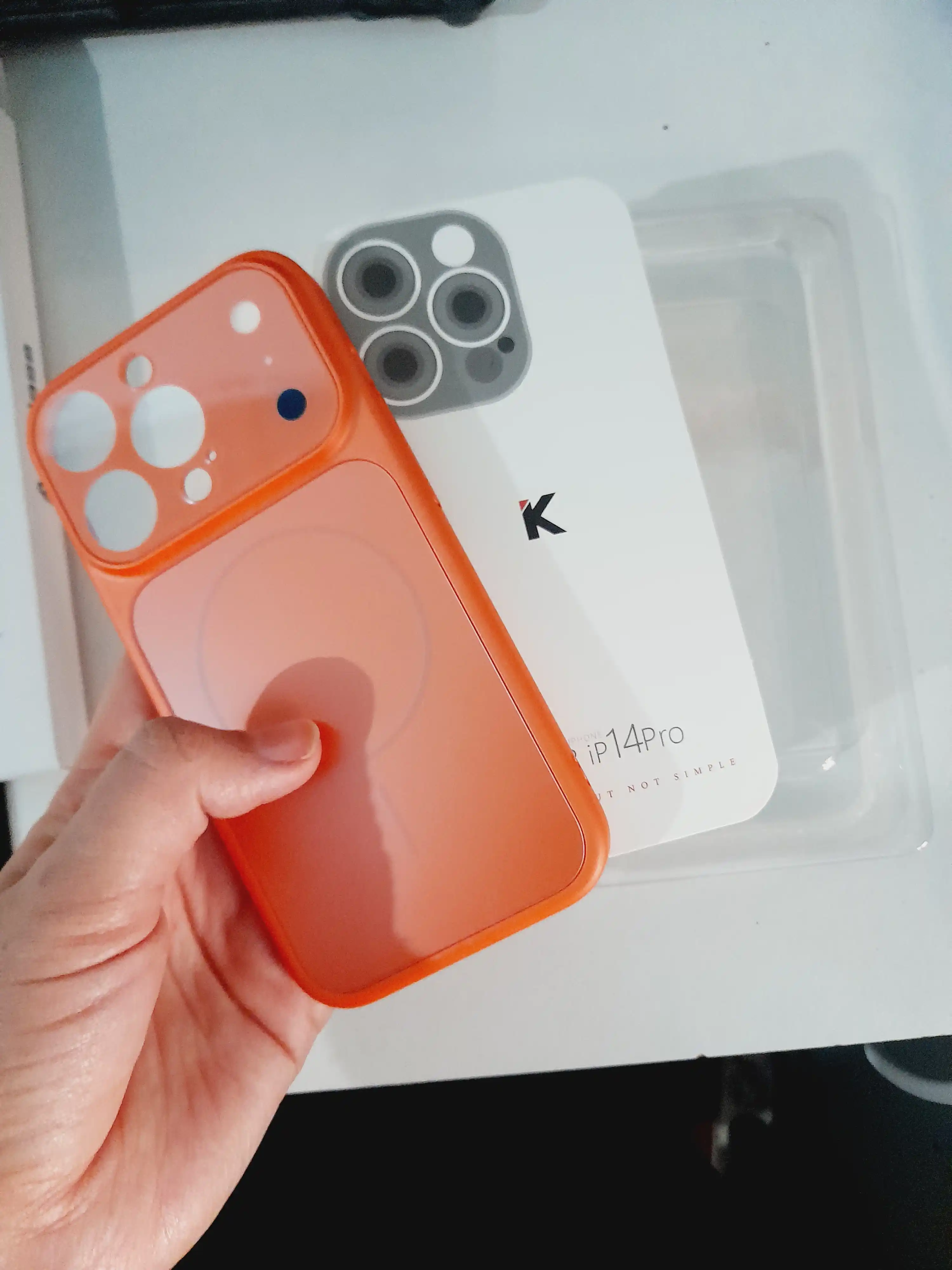 Chexol iPhone 13, 14, 15, 16 uchun - iPhone 17 uslubida, Magsafe