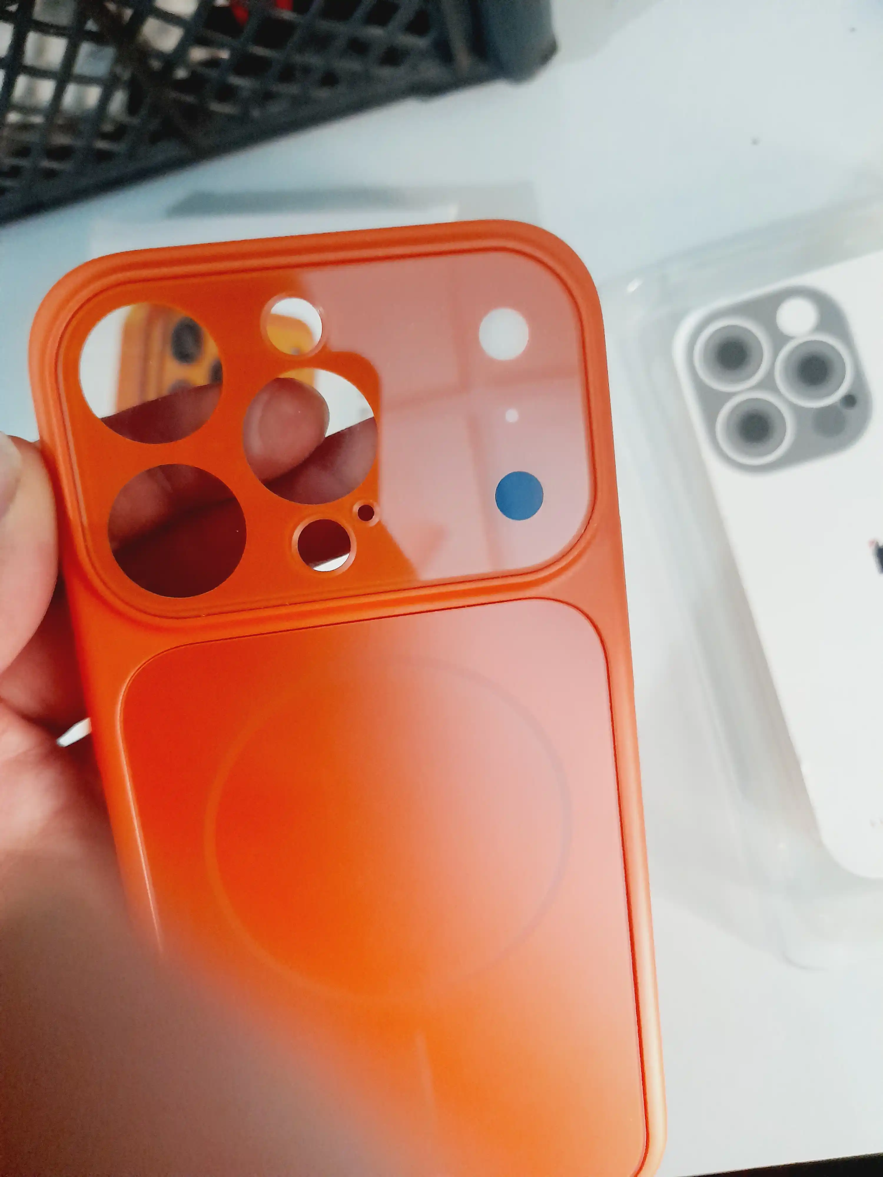 Chexol iPhone 13, 14, 15, 16 uchun - iPhone 17 uslubida, Magsafe