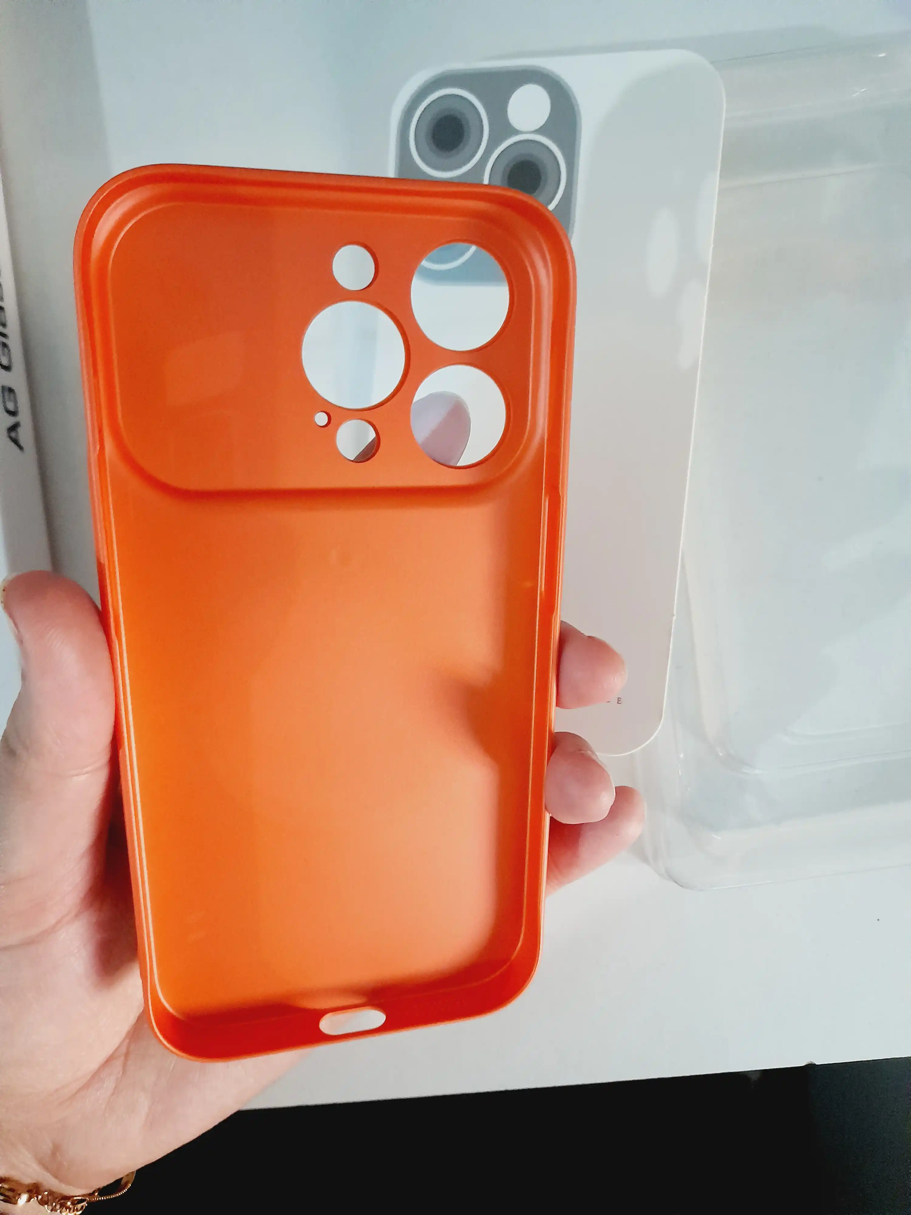 Chexol iPhone 13, 14, 15, 16 uchun - iPhone 17 uslubida, Magsafe