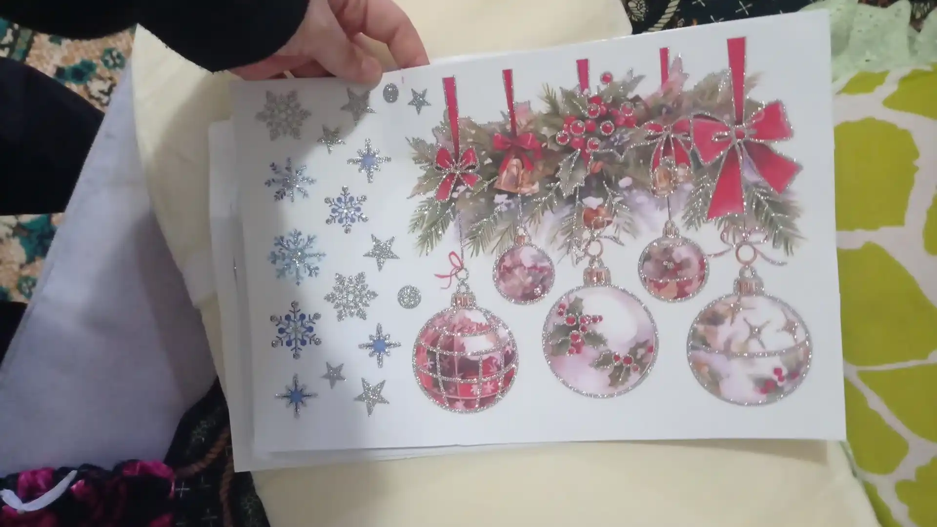 Yangi yil uchun derazaga statik ikki tomonlama nakleykalar to‘plami Ded Moroz, qor parcha