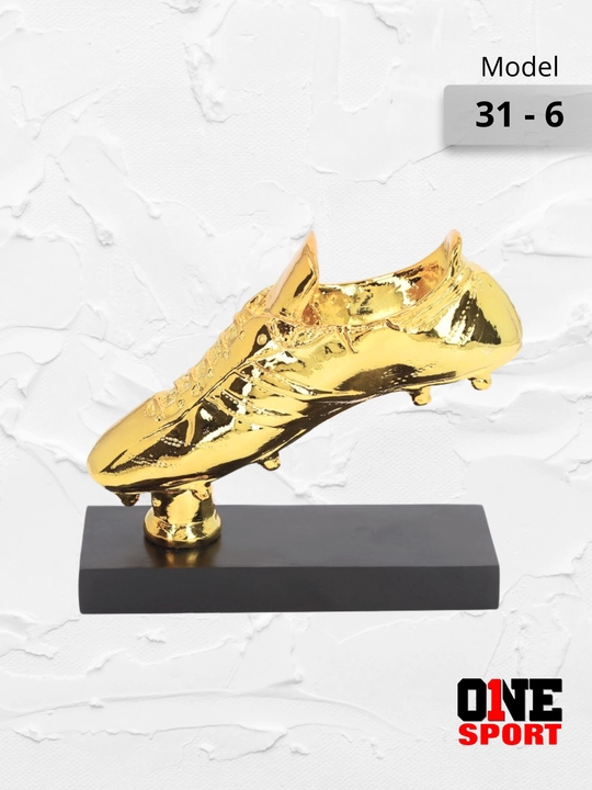 Oltin mukofot - dekorativ haykalcha, kubok, futbol va boshqa sport turlari uchun sovrin