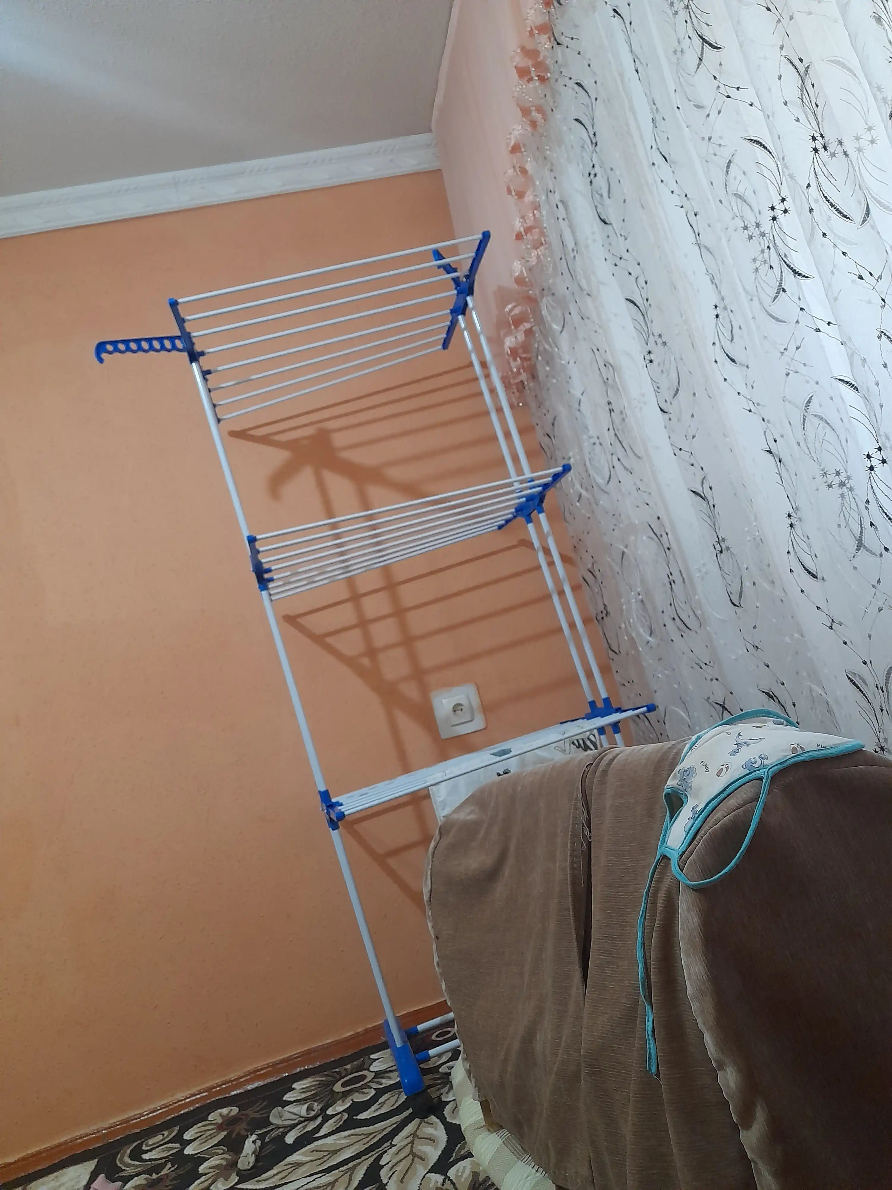 Kiyim quritgich,sushilka polda turadigan,yig'iladigan,vertikal, kiyim va poyabzallar uchun