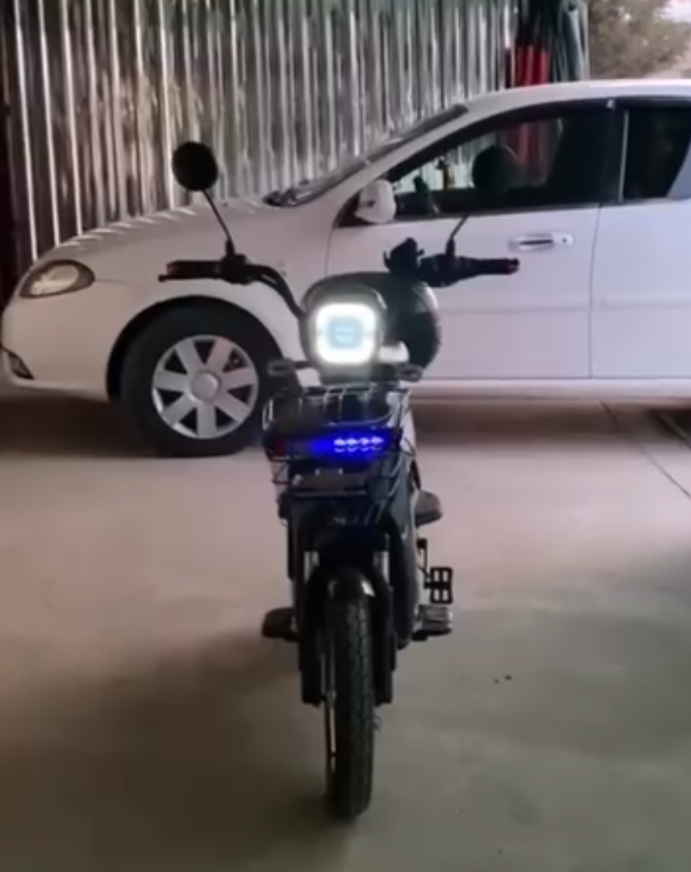 Стробоскоп под лобовое стекло автомобиля,"LED FLASH LIGHT"