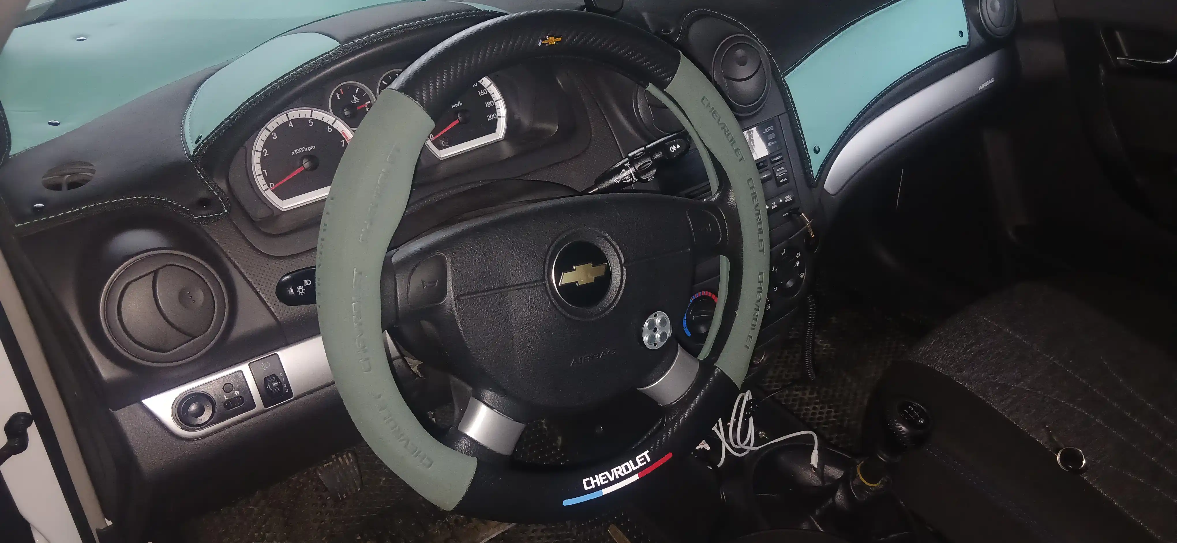 Avtomobil ruli uchun karbon tolali rul g'ilof, Chevrolet