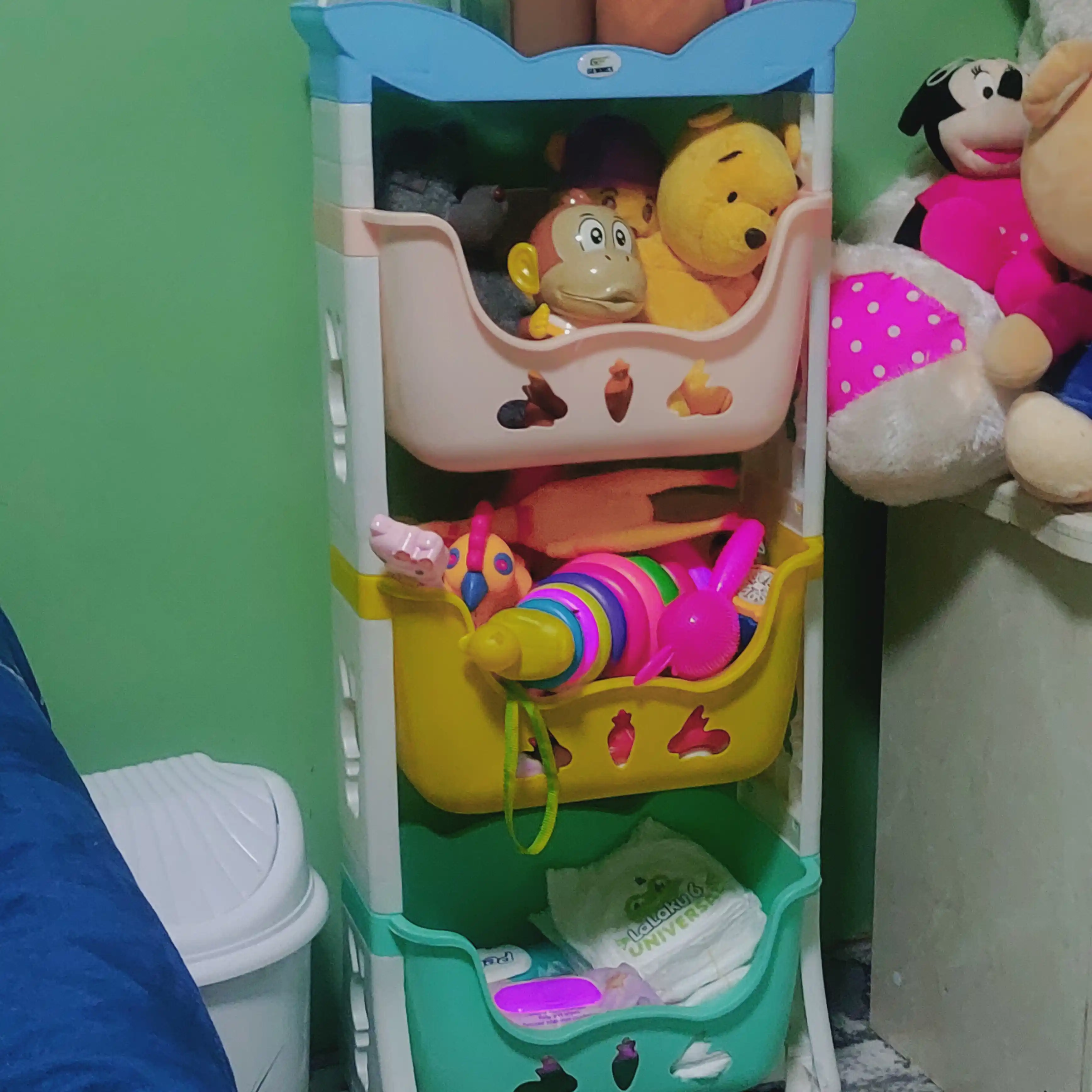 Plastik pol tokcha, g'ildiraklarda oshxona, hammom uchun