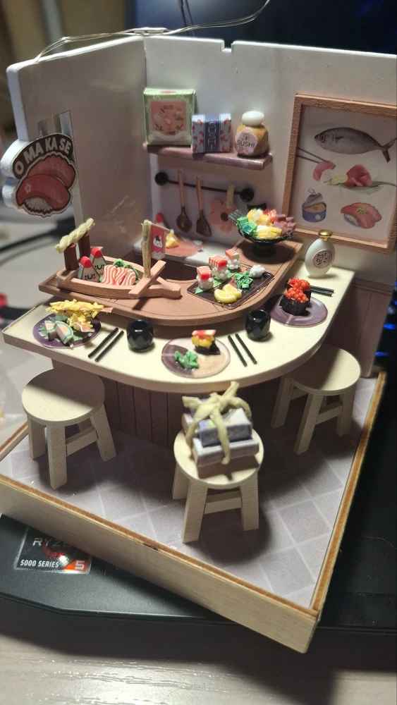 Suvda suzuvchi kemalar butulkada: "Titanik", "Qora Marjon", "One Piece", anti-stress