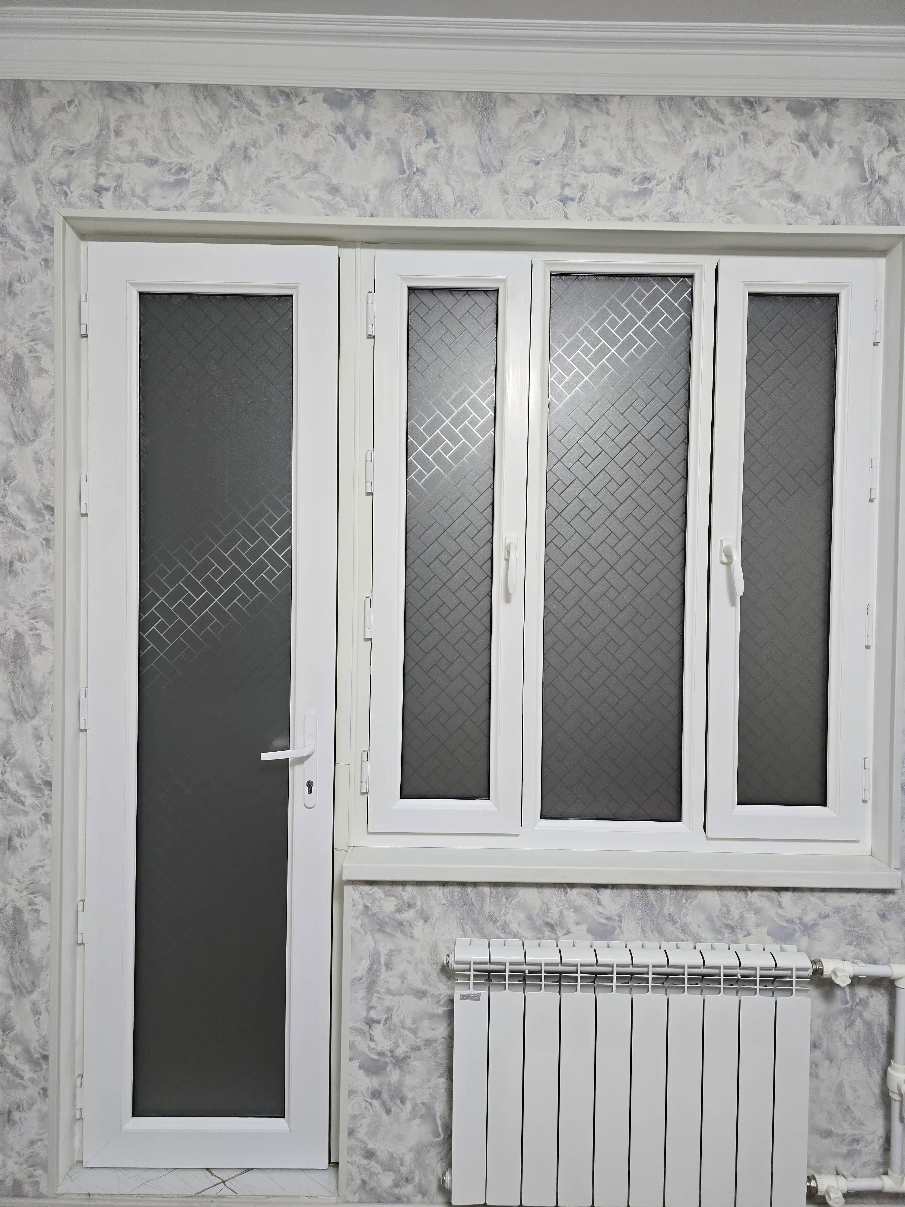 Derazalar uchun quyoshdan himoya qiluvchi dekorativ plyonka, yelmsiz, xira plyonka