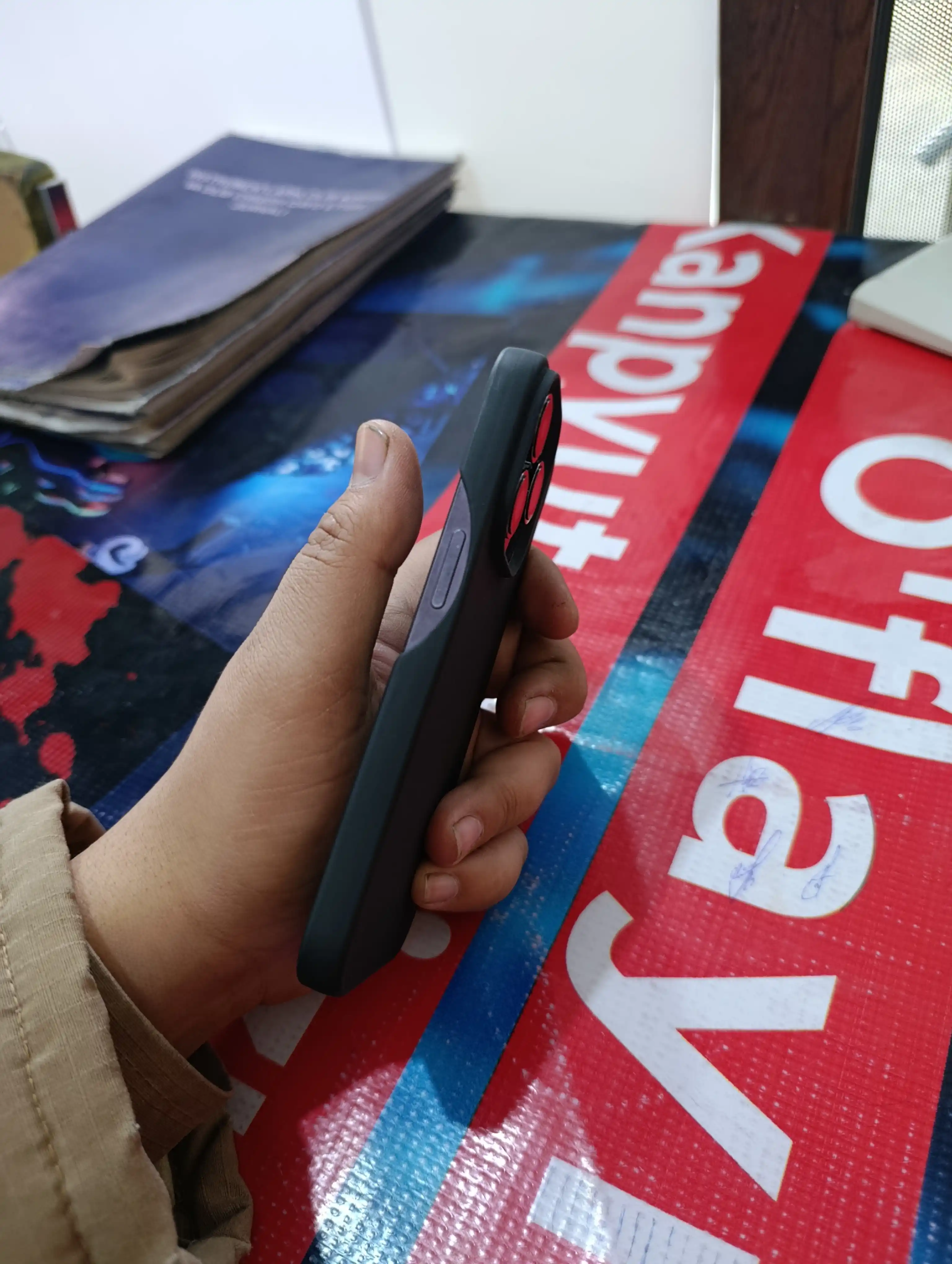 IPhone 12, 13, 14, 15, 16 Pro Max uchun yumshoq g‘ilof