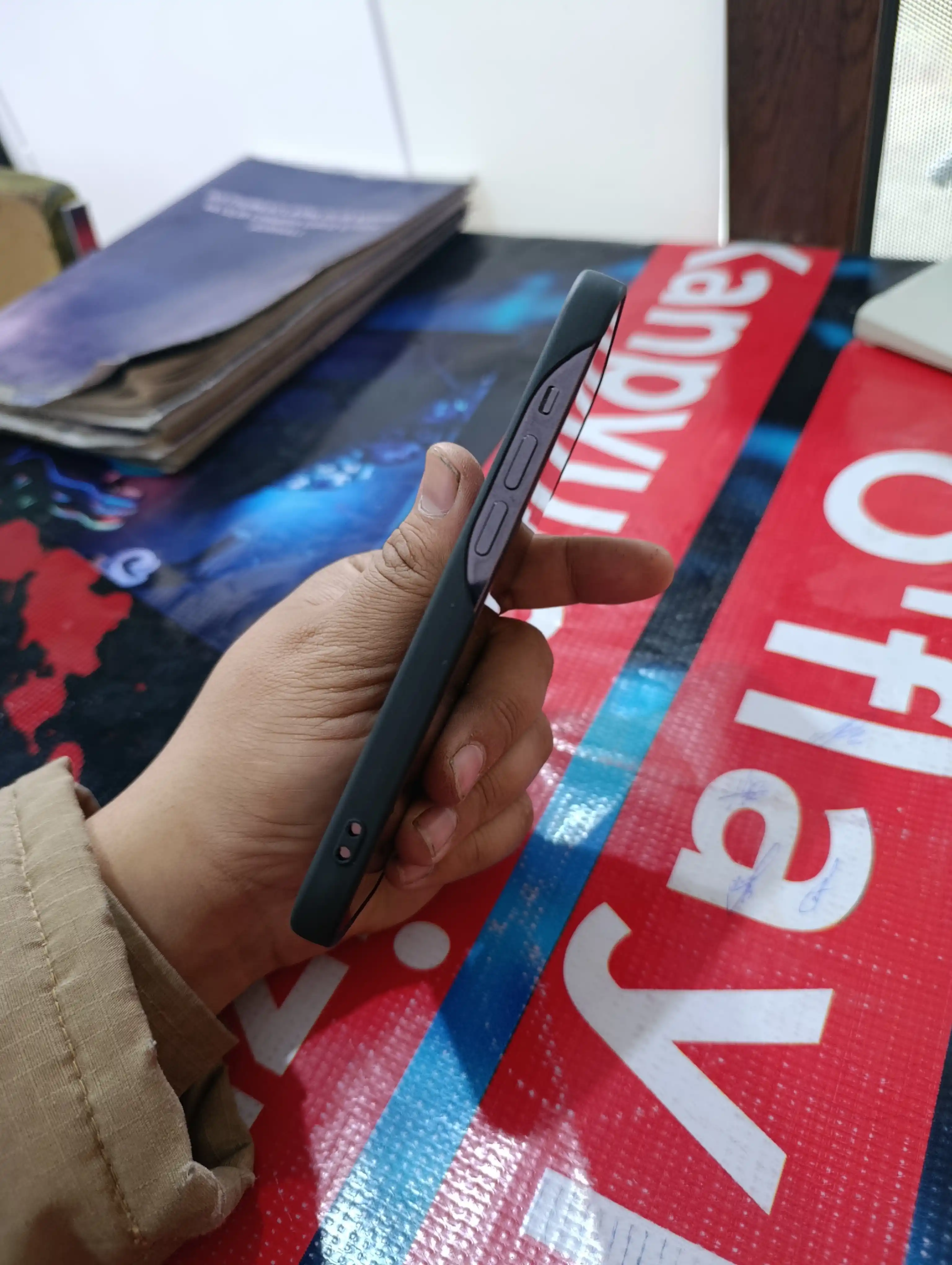 IPhone 12, 13, 14, 15, 16 Pro Max uchun yumshoq g‘ilof