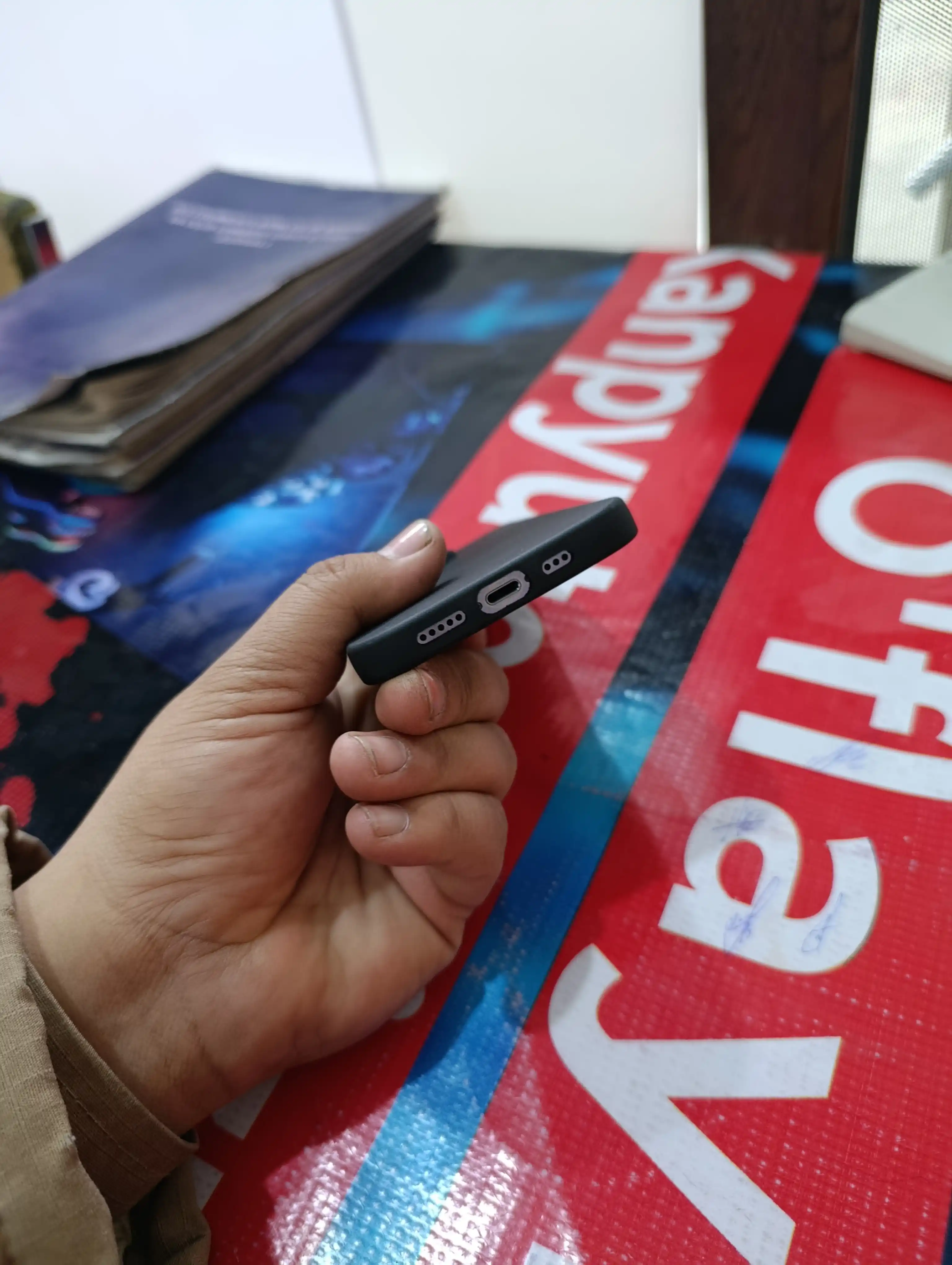 IPhone 12, 13, 14, 15, 16 Pro Max uchun yumshoq g‘ilof