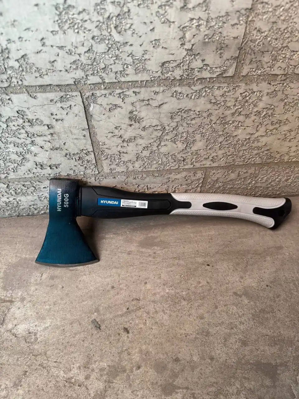 Fiberglass tutqichli zarba boltasi  HYUNDAI