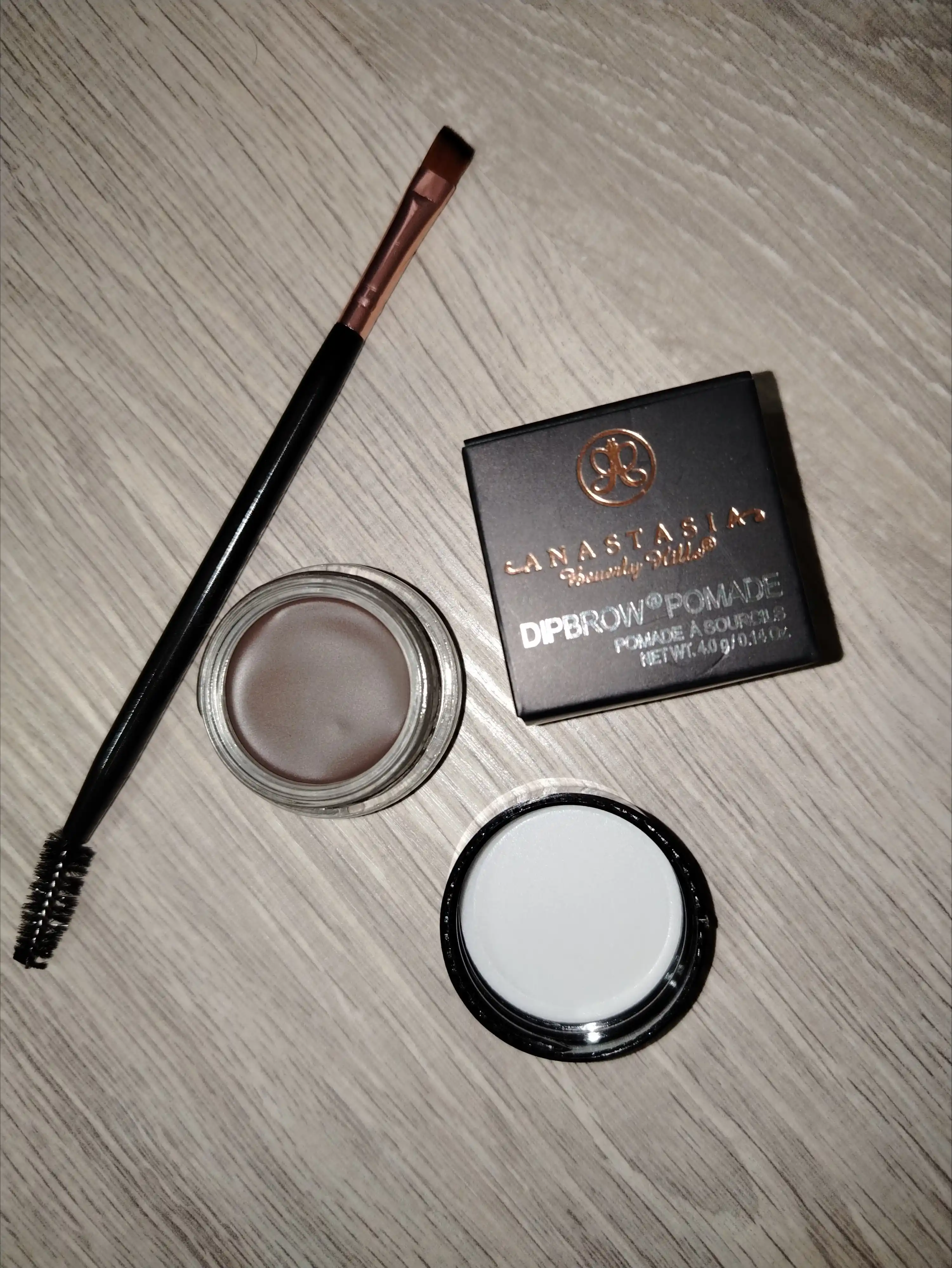 Qoshlar uchun bo'yoq geli Anastasia Beverly Hills Dipbrow Pomade, 4 gr + bonusiga cho'tka