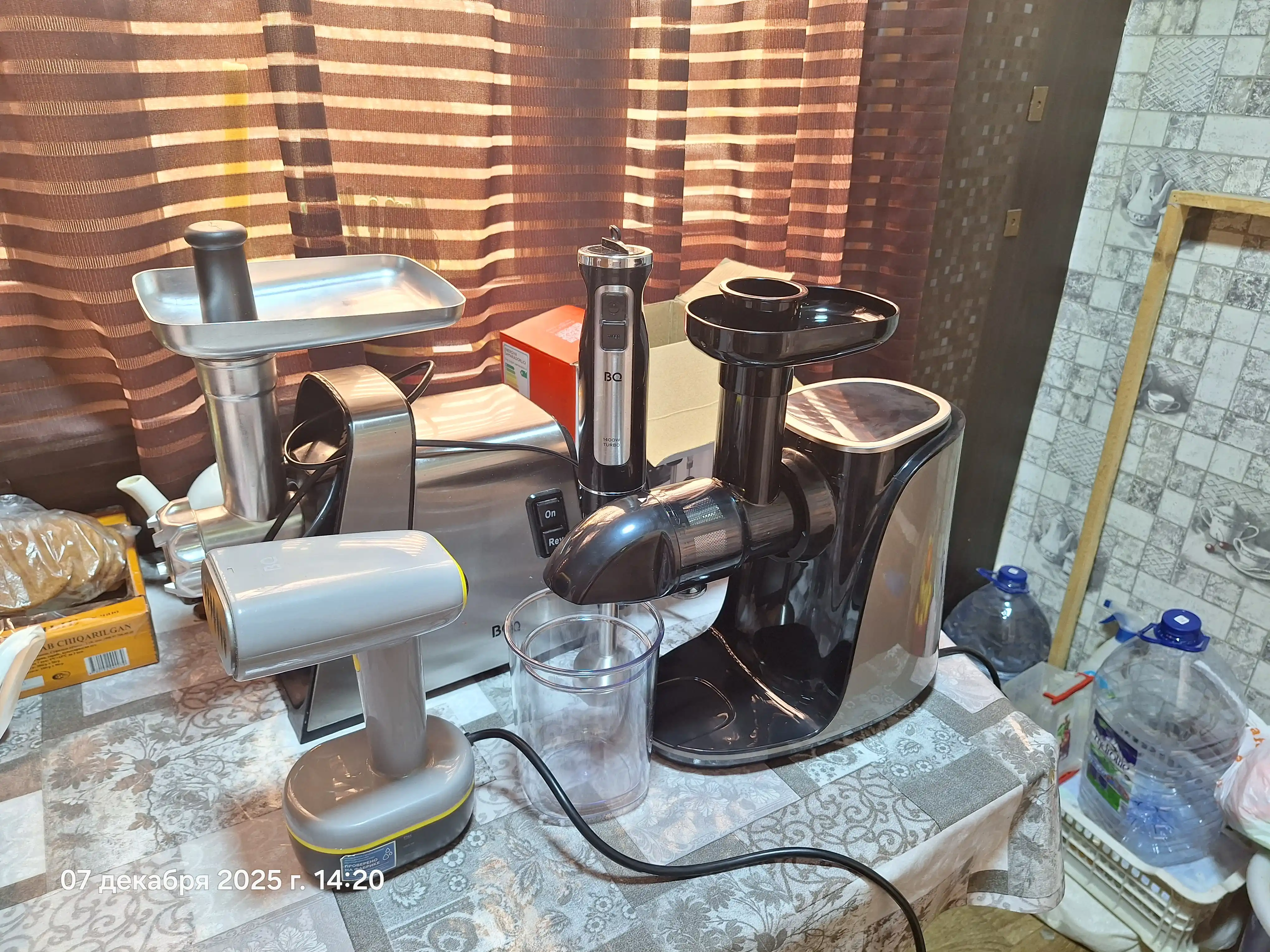 Шнековая соковыжималка BQ J2001, для цитрусовых, и фруктов, мощностью 150Вт, 110 об/мин