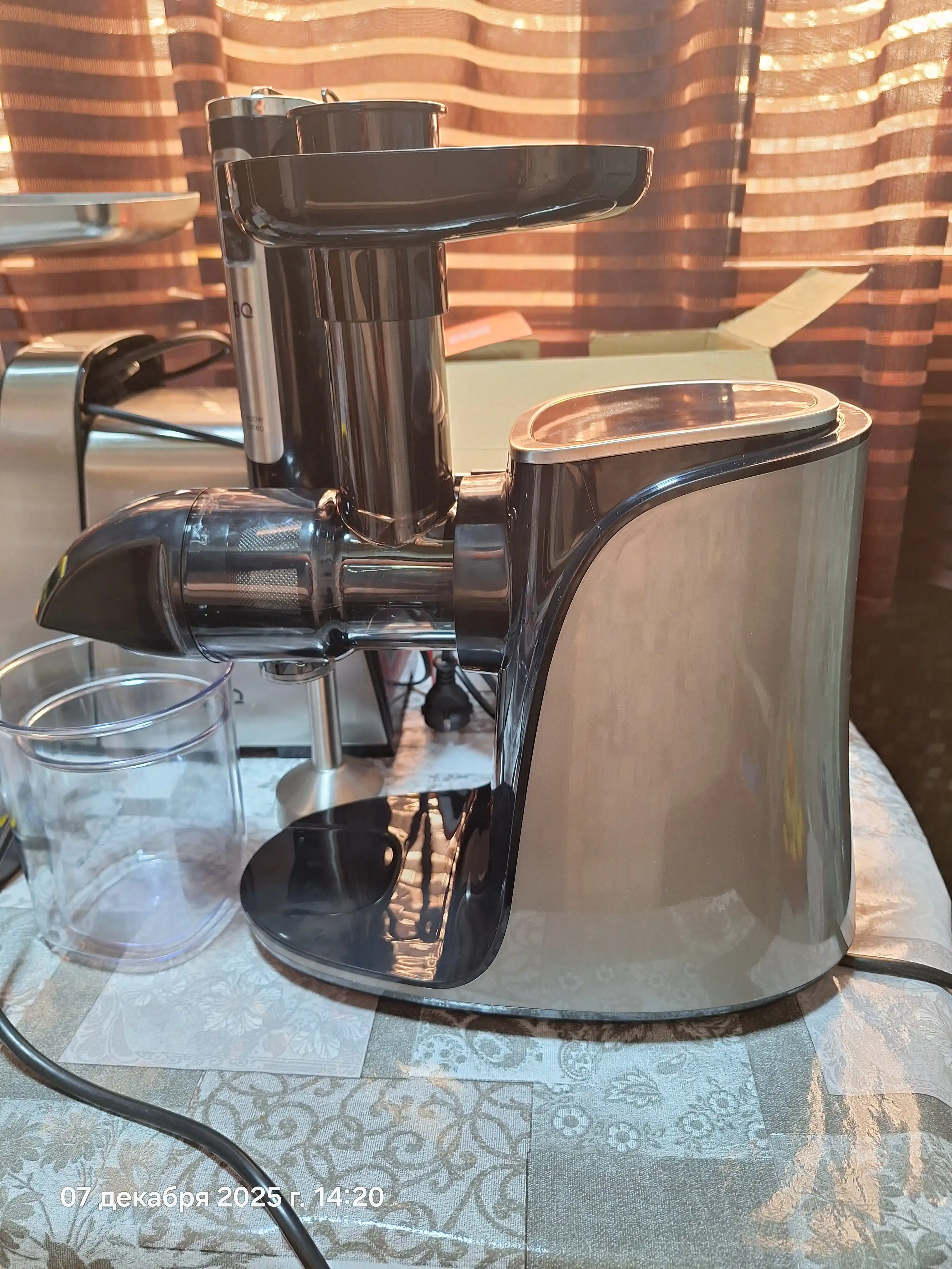 Шнековая соковыжималка BQ J2001, для цитрусовых, и фруктов, мощностью 150Вт, 110 об/мин