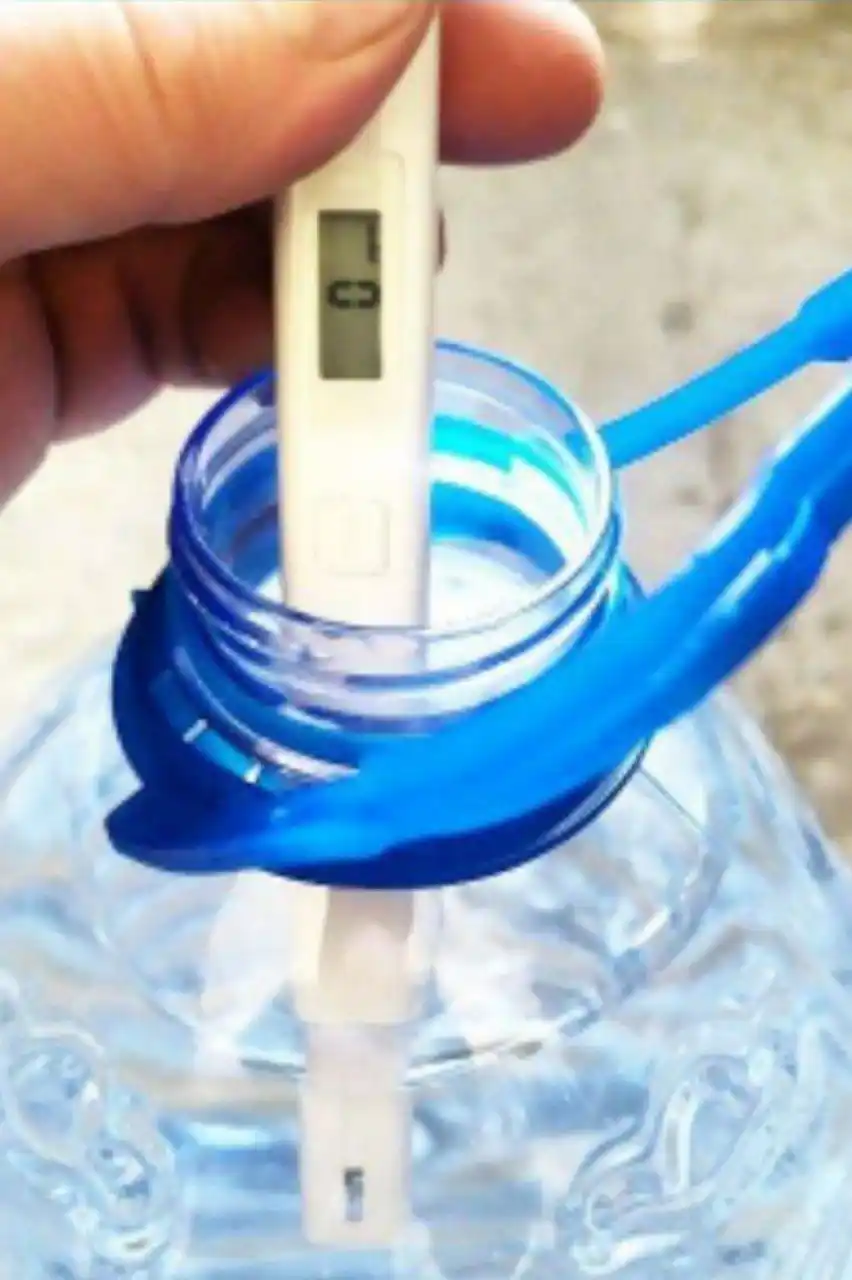 Distillangan suv, dazmol va avtomobillar uchun, 10 litr