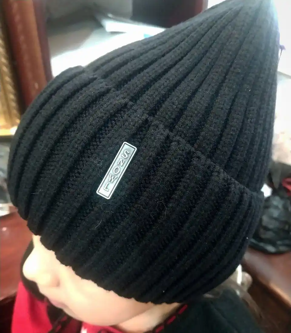 Beanie ayollar to‘qima qalpog‘i, bezakli tugmali issiq va yumshoq, qishki bosh kiyim