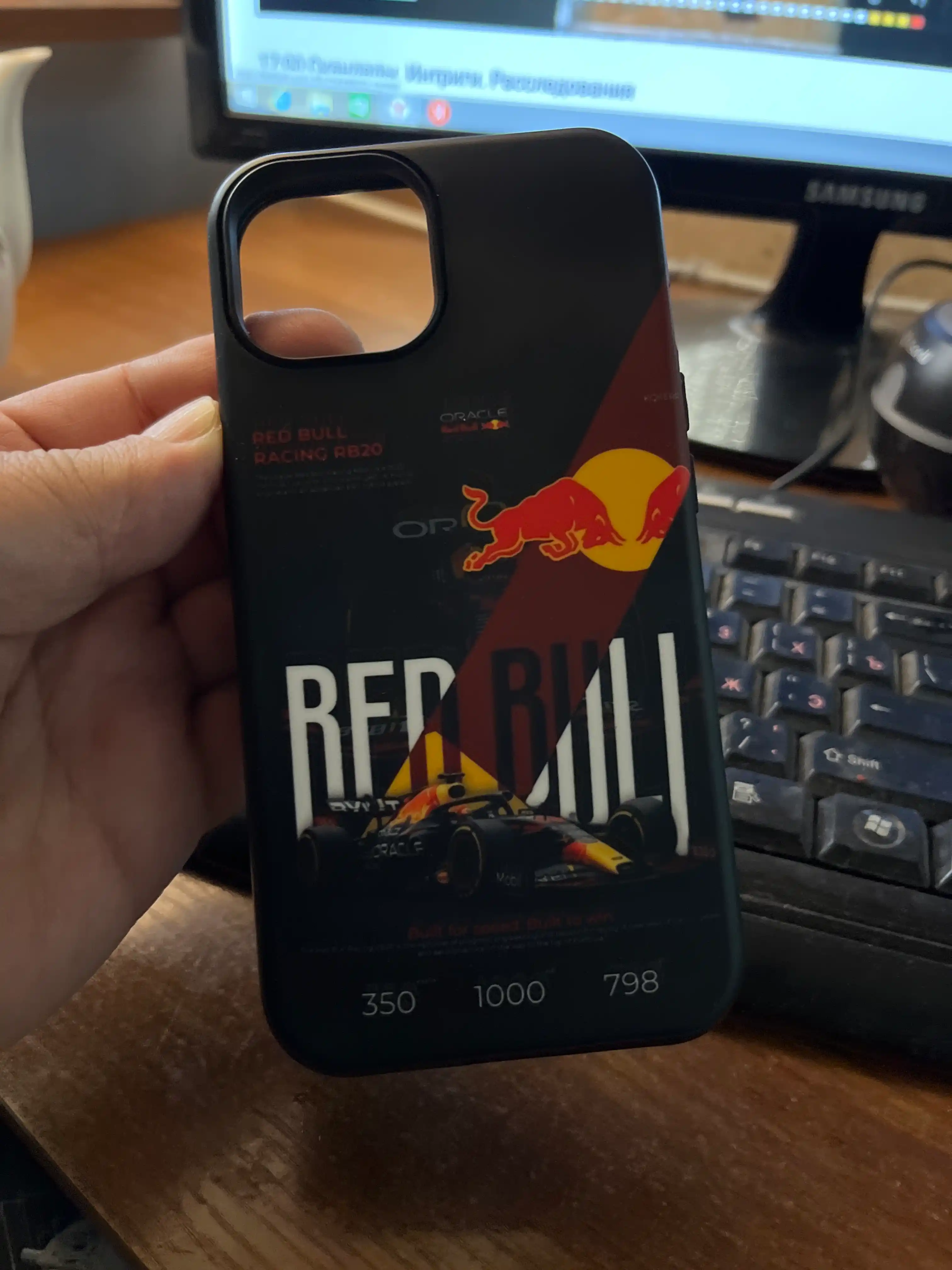 Чехол на iPhone с дизайном автомобиля