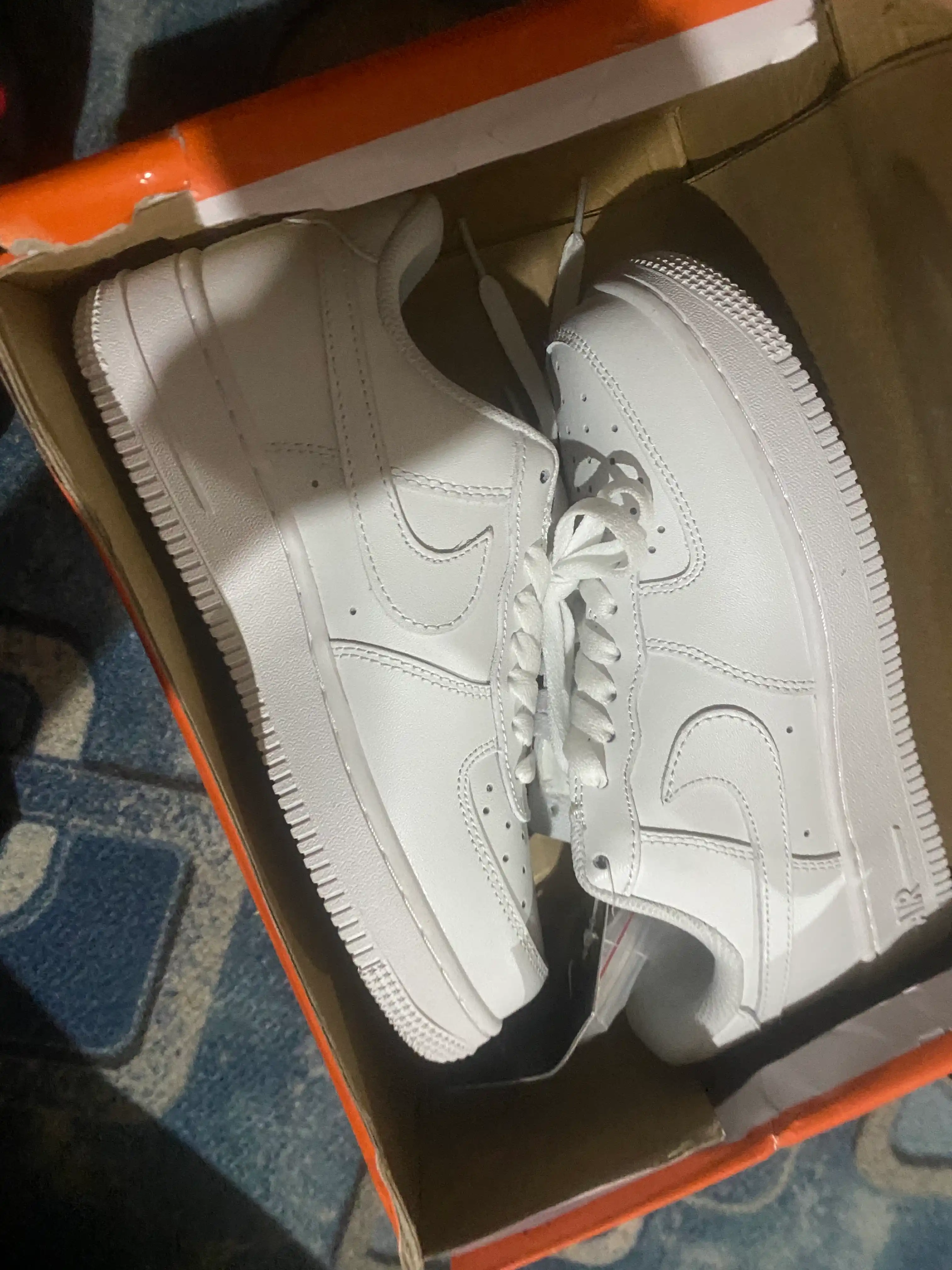 Nike Air Force 1 Classic – Oq rangli universal krossovkalar karobka hujjatlari bilan